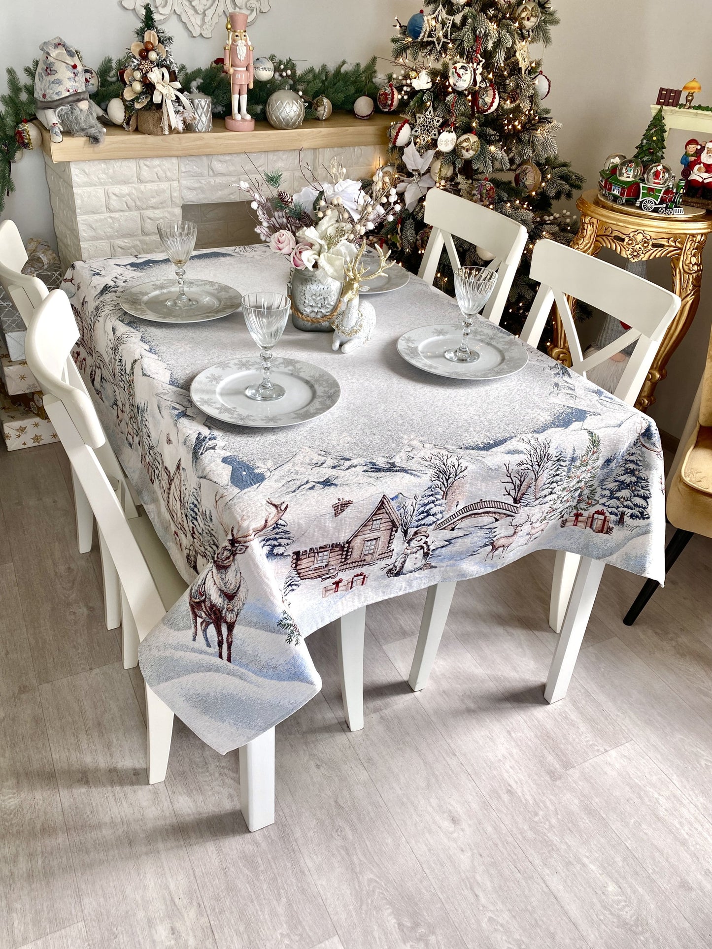 Christmas Tablecloth «Snowy Cabin Charm» with Microfibre - Premium Gobelin