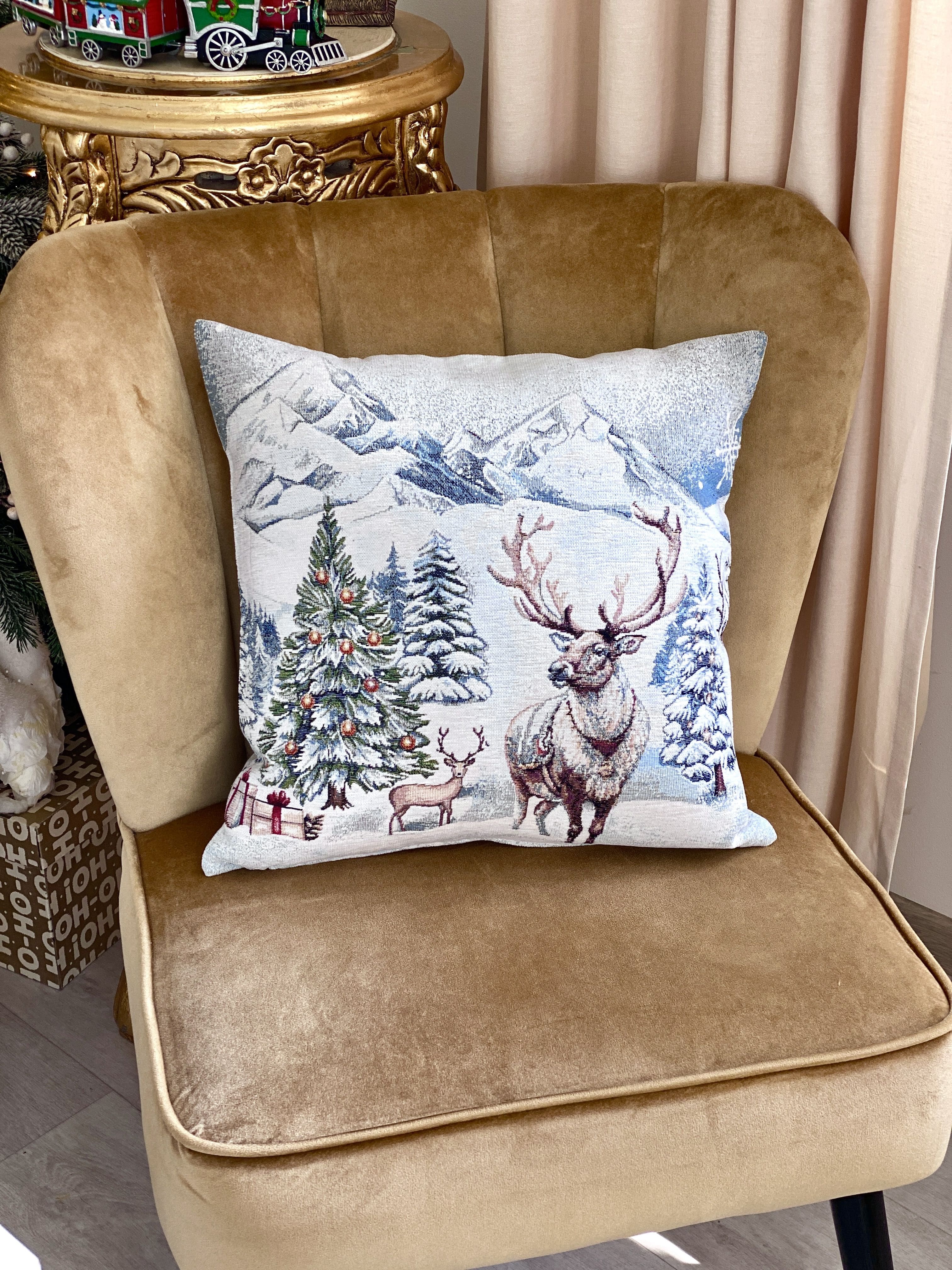 Christmas Pillow cover «Snowy Cabin Charm» with Microfibre - Premium Gobelin - Textile4Family