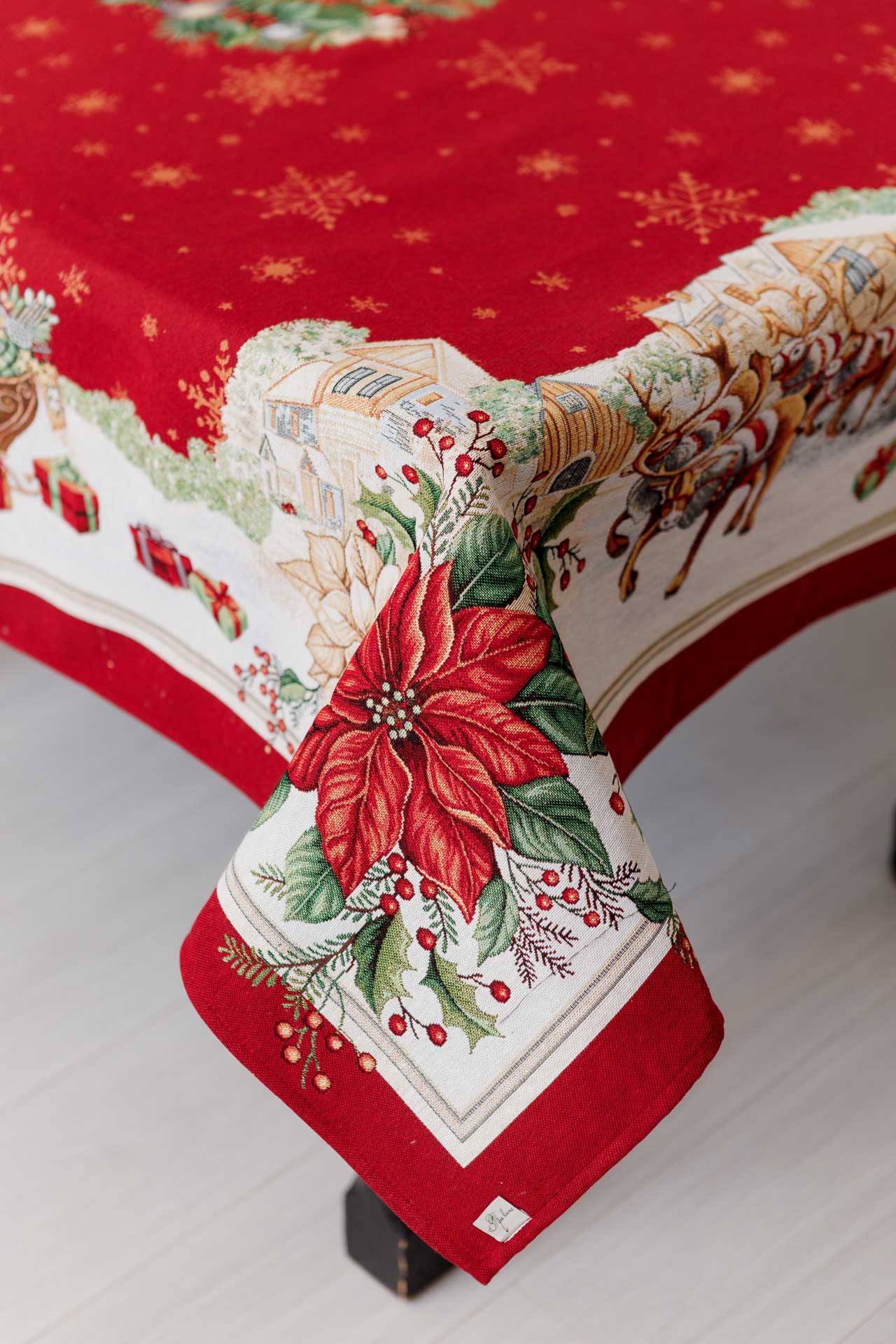 Christmas Tablecloth «Present» with Golden Lurex - Premium Gobelin