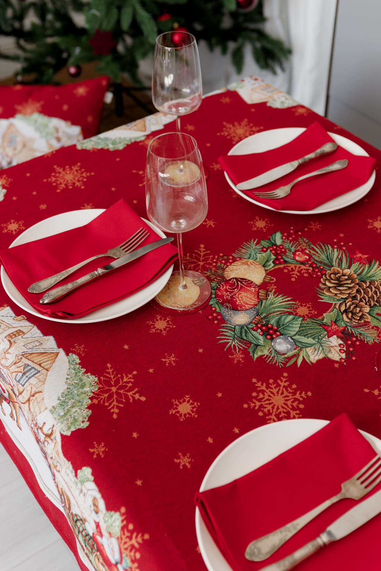 Christmas Tablecloth «Present» with Golden Lurex - Premium Gobelin