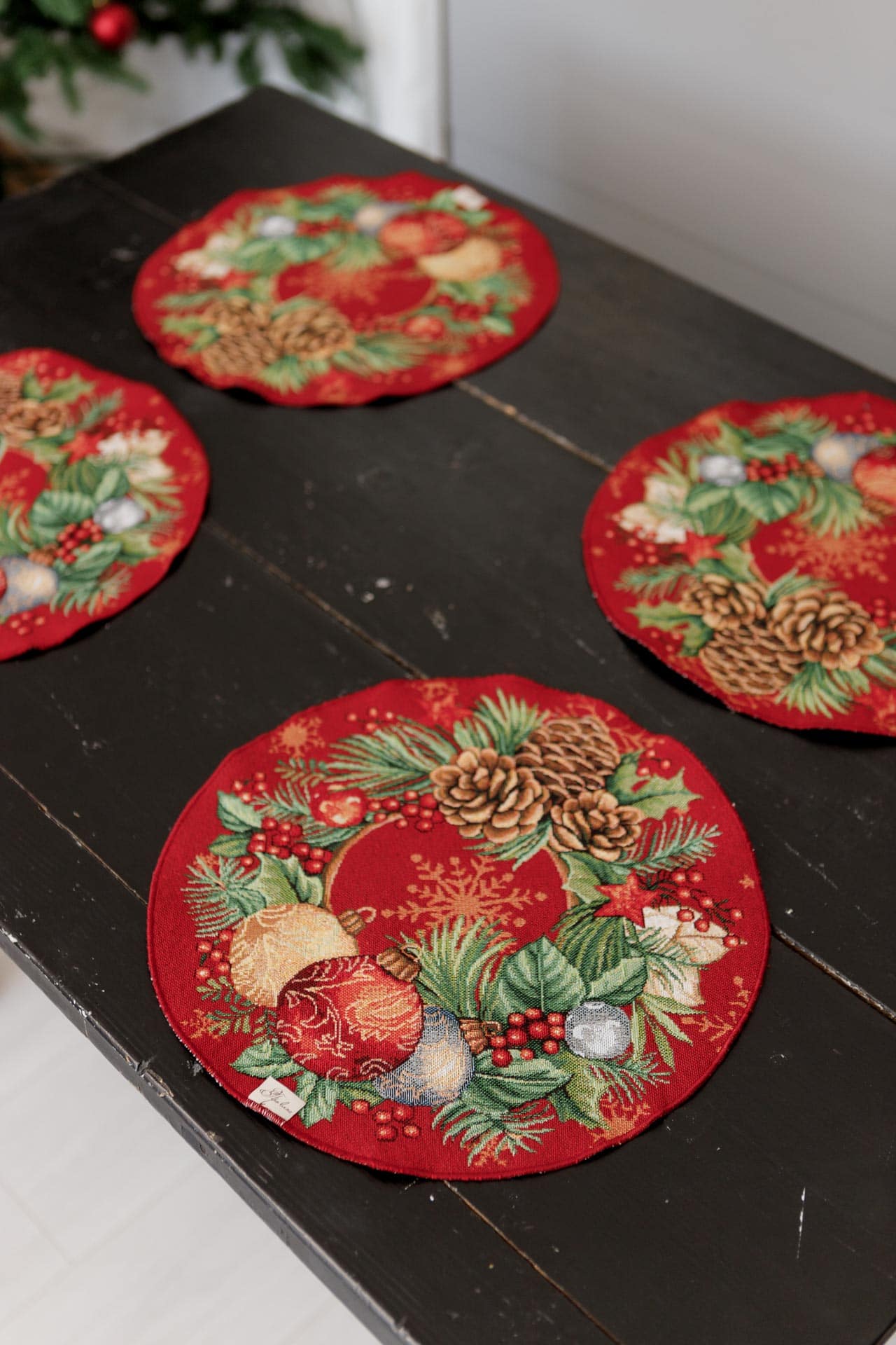 Christmas Round Placemat set «Present» with Golden Lurex Ø35cm (14in) - Premium Gobelin - Textile4Family