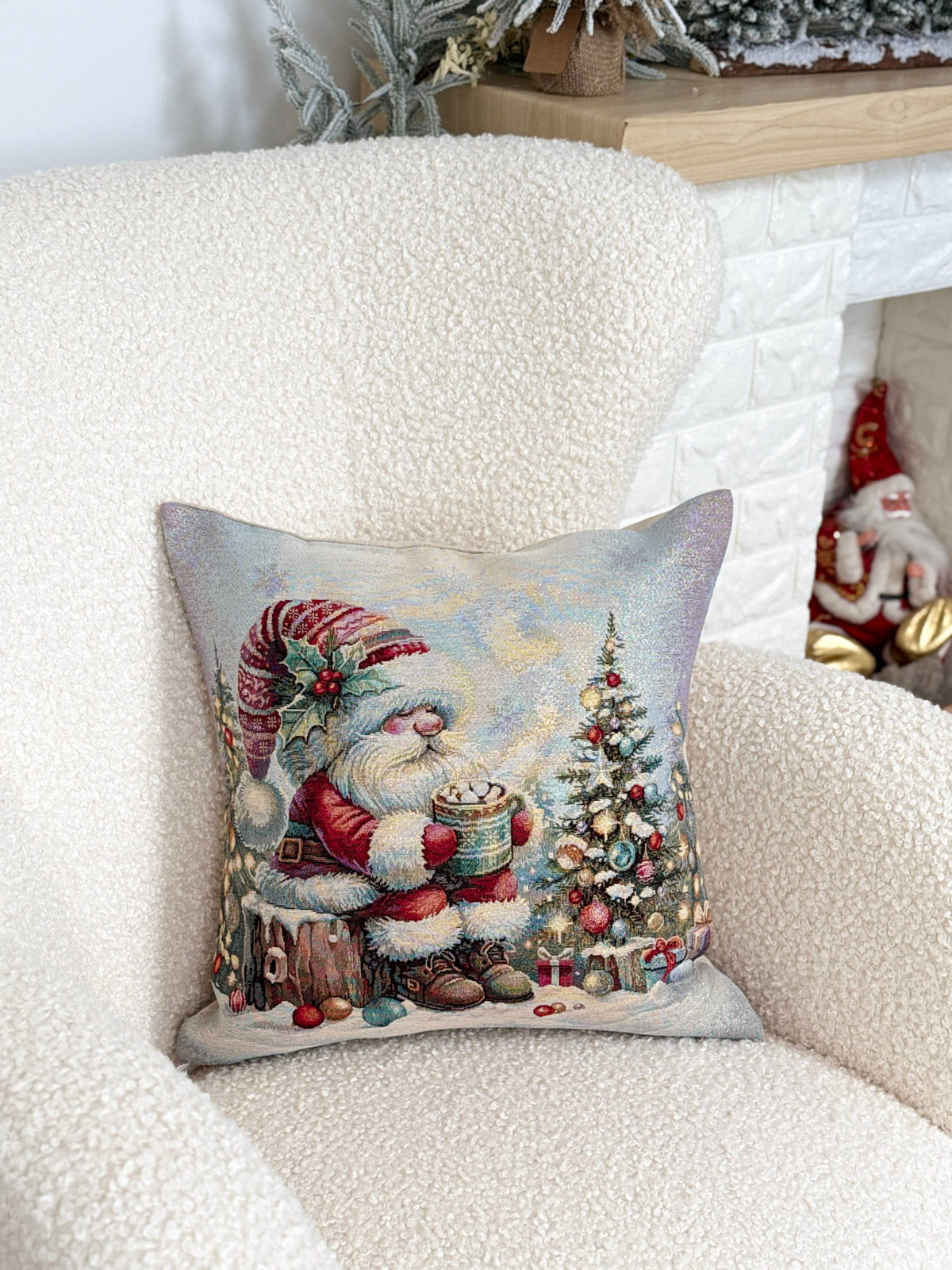Pillow cover «Scarlet Wishes» with golden thread - High quality tapestry