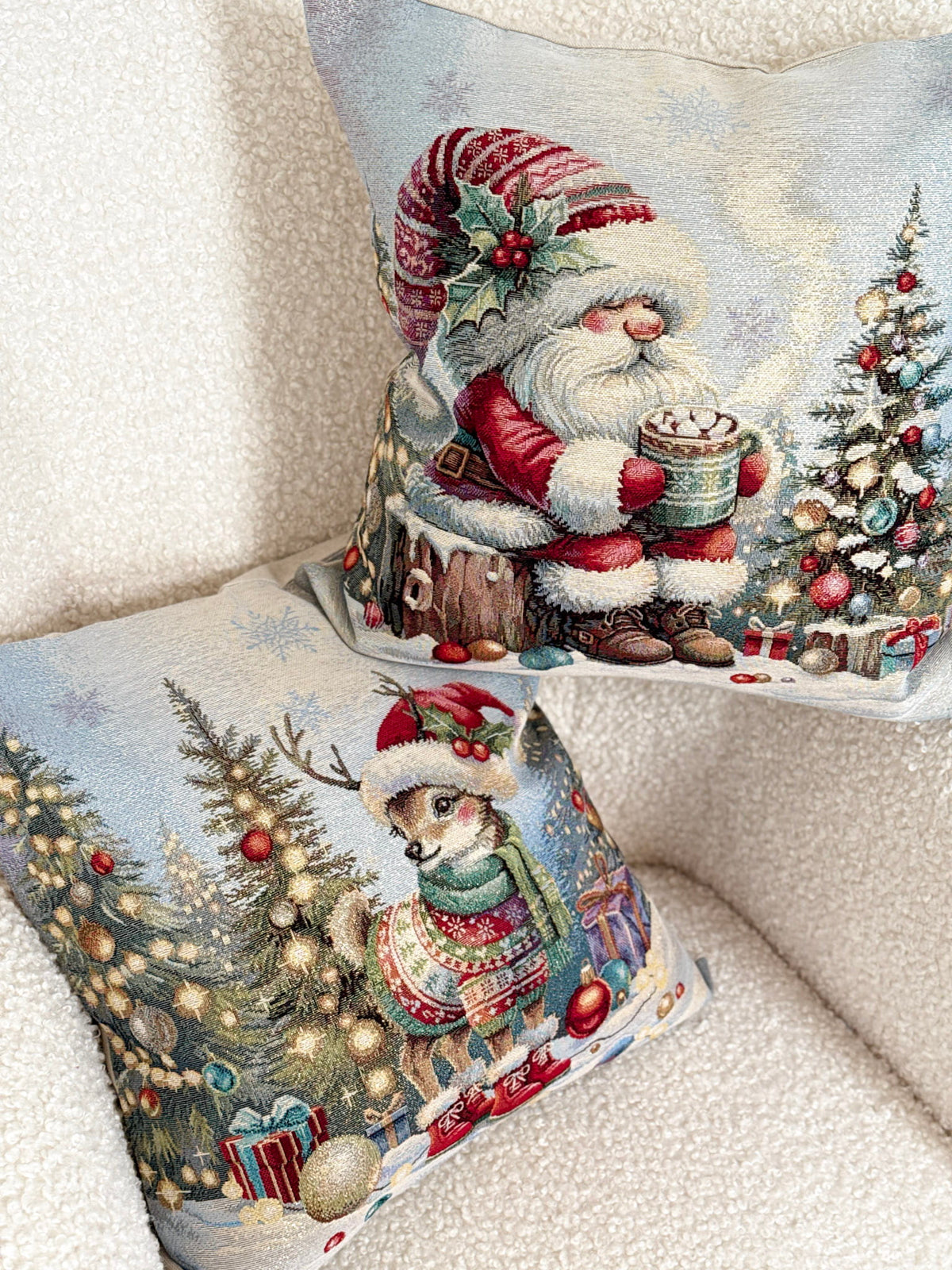 Pillow cover «Scarlet Wishes» with golden thread - High quality tapestry