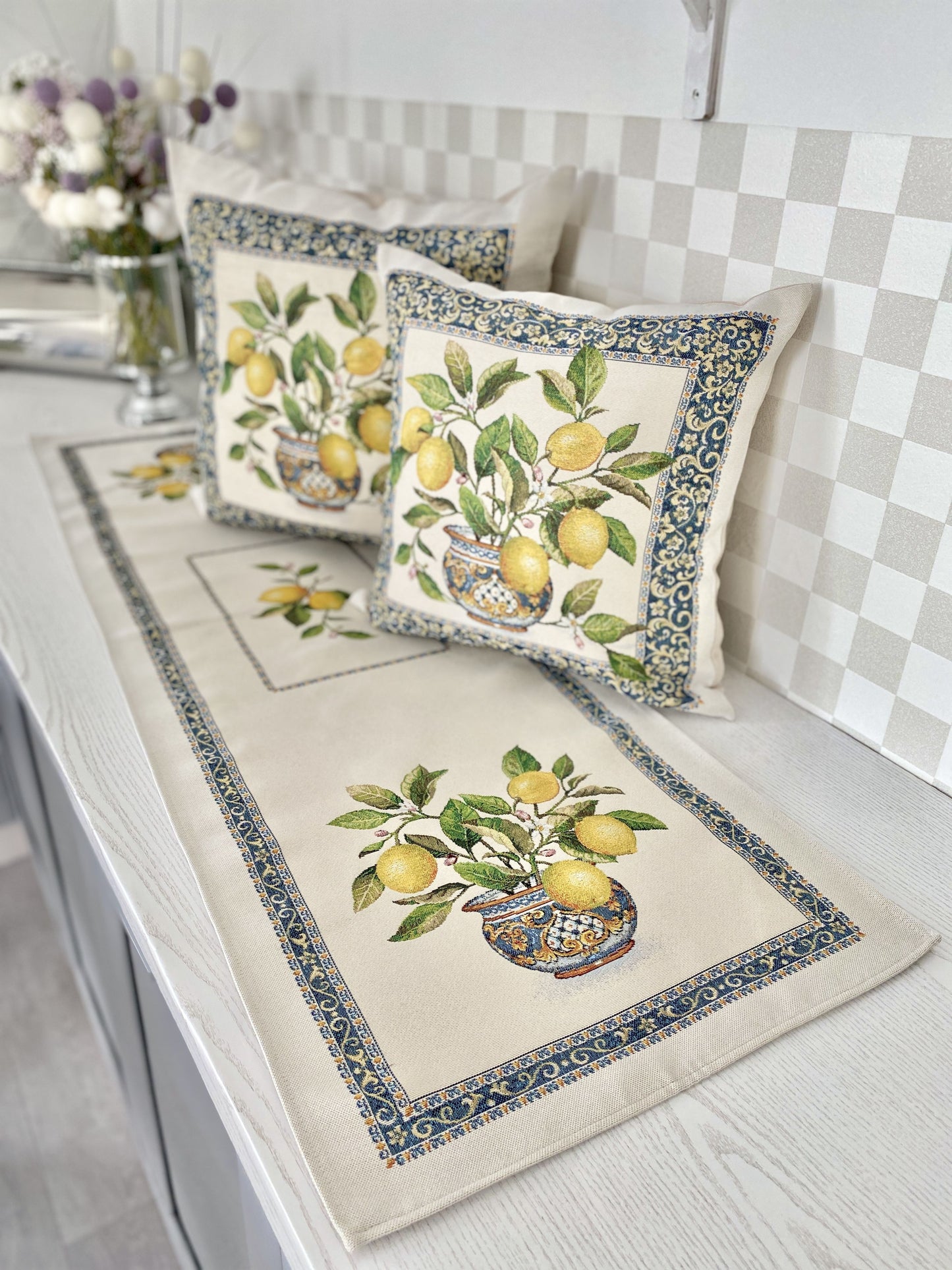 Tapestry table runner «Lemons»