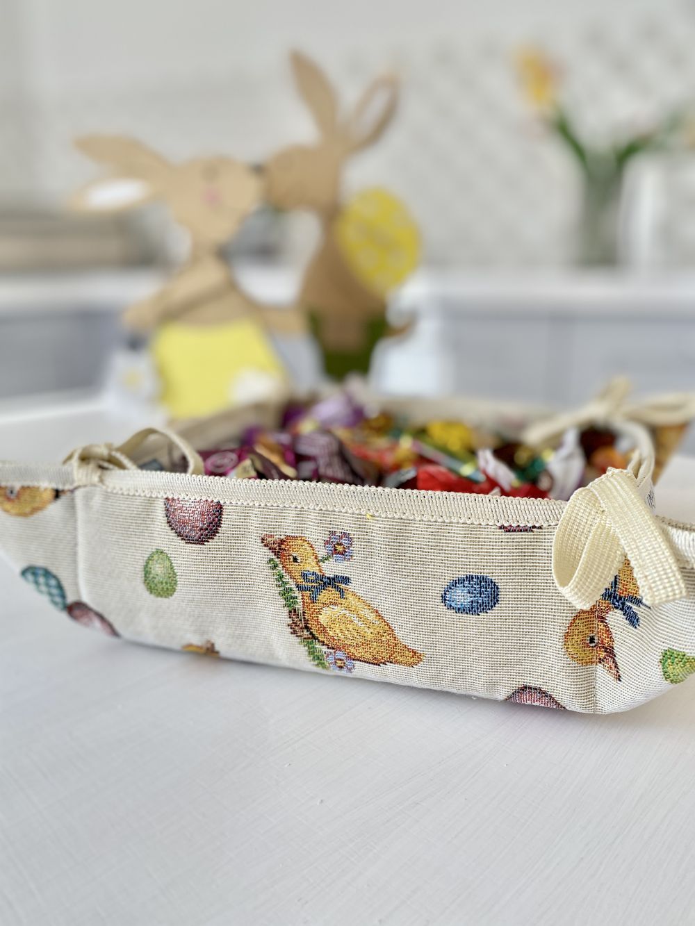 Easter tapestry Bread Basket «Easter Ducks»
