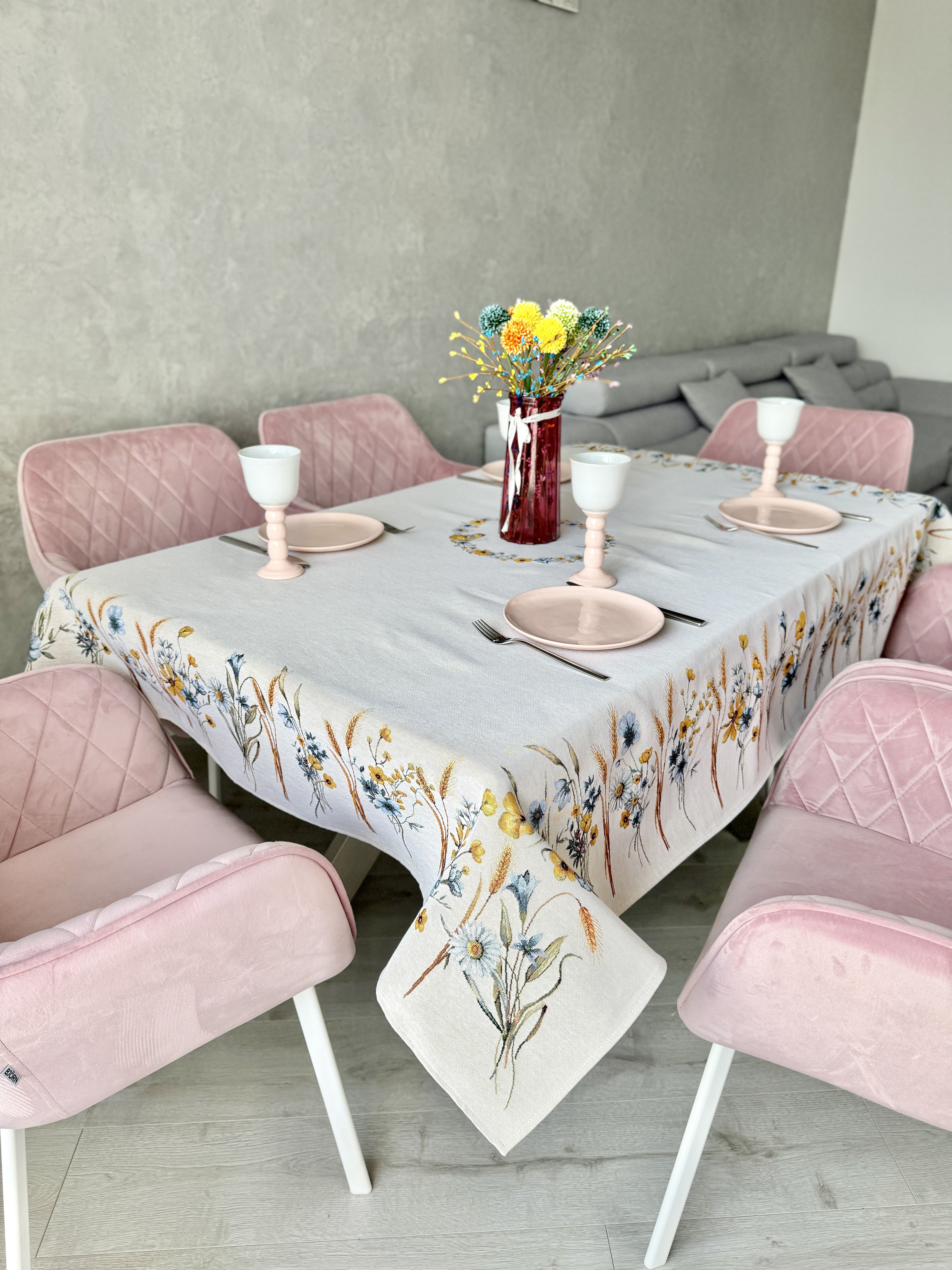 Tapestry tablecloth «Tenderness»