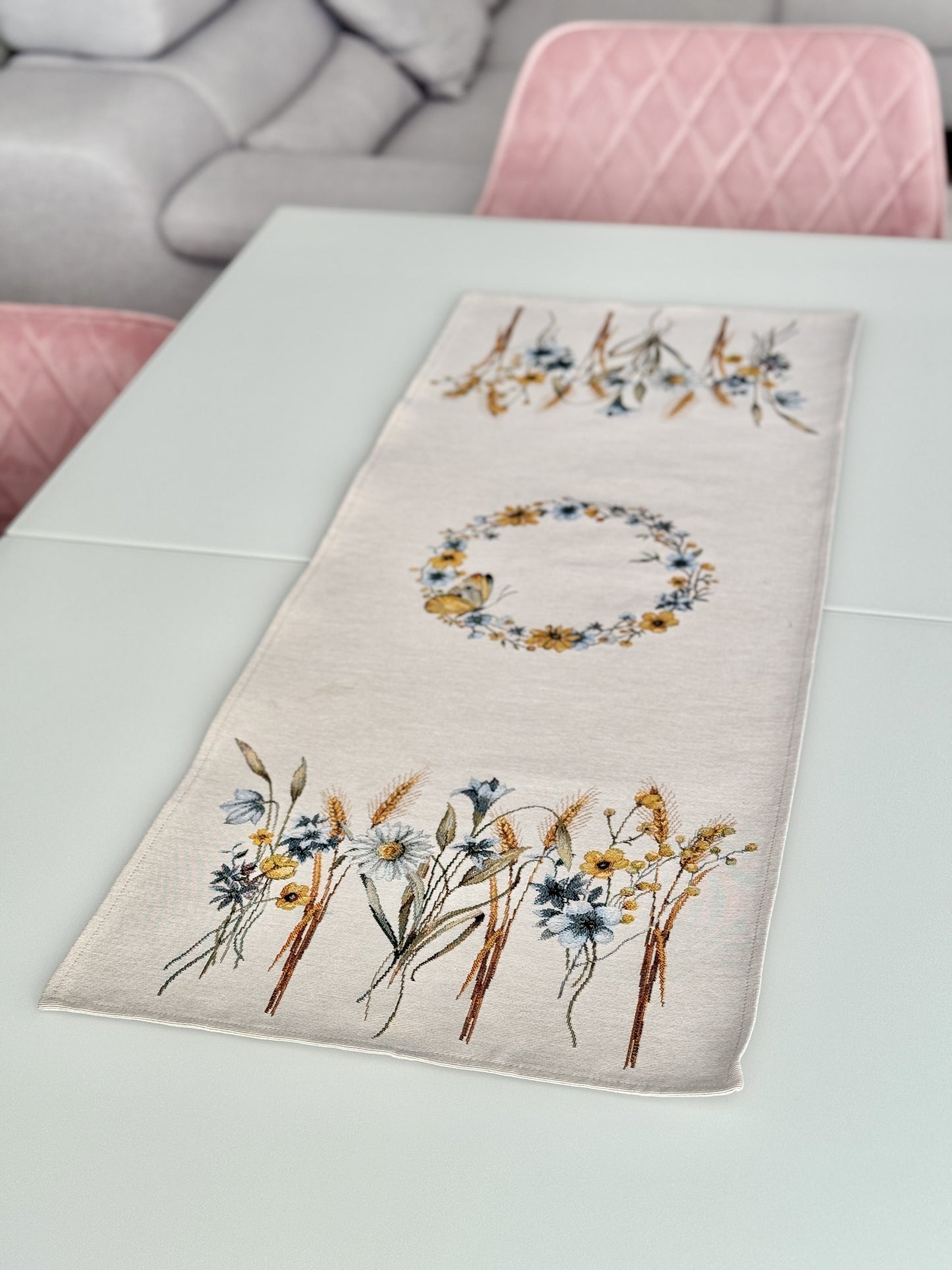 Tapestry table runner «Tenderness»