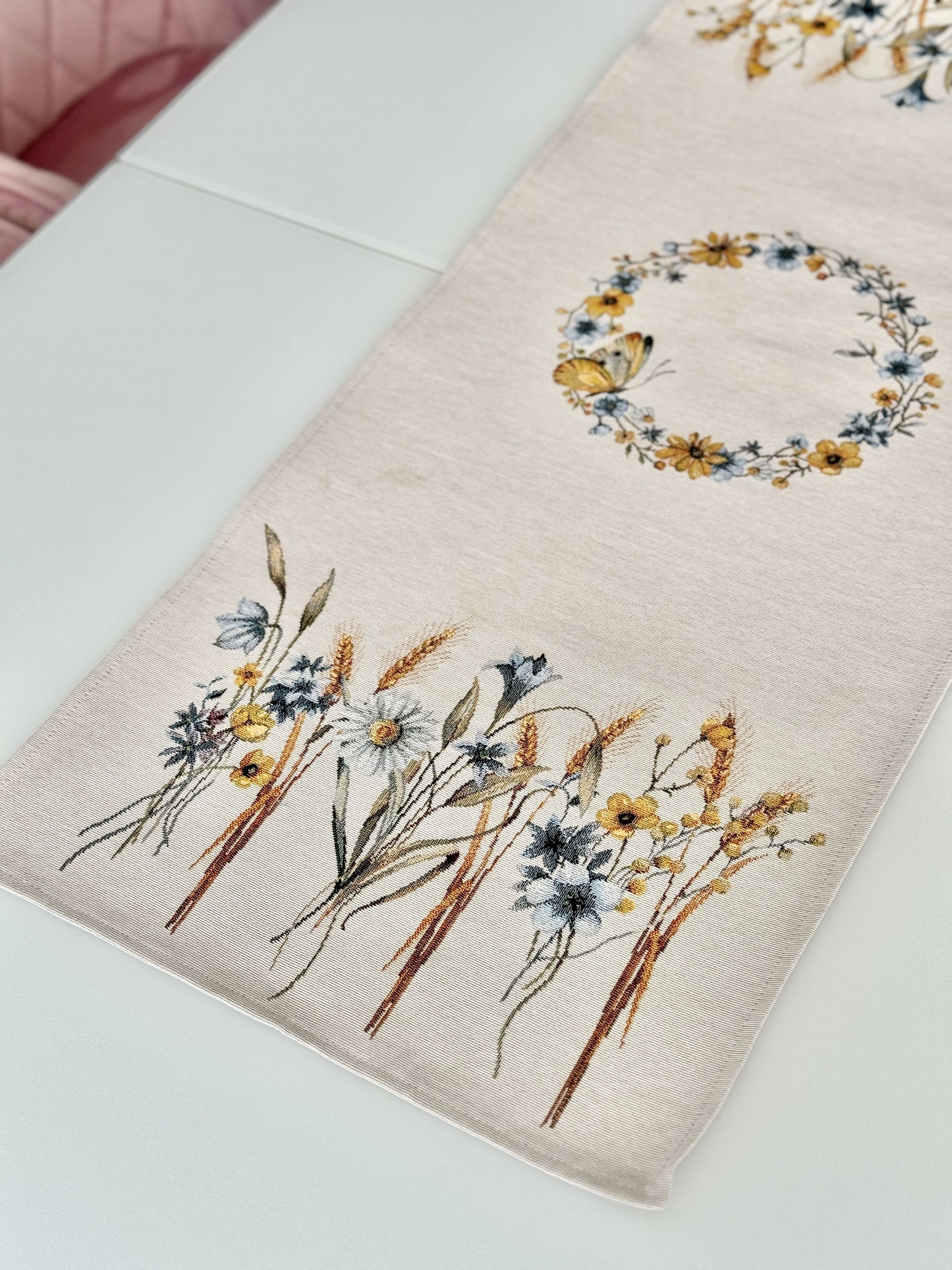 Tapestry table runner «Tenderness»