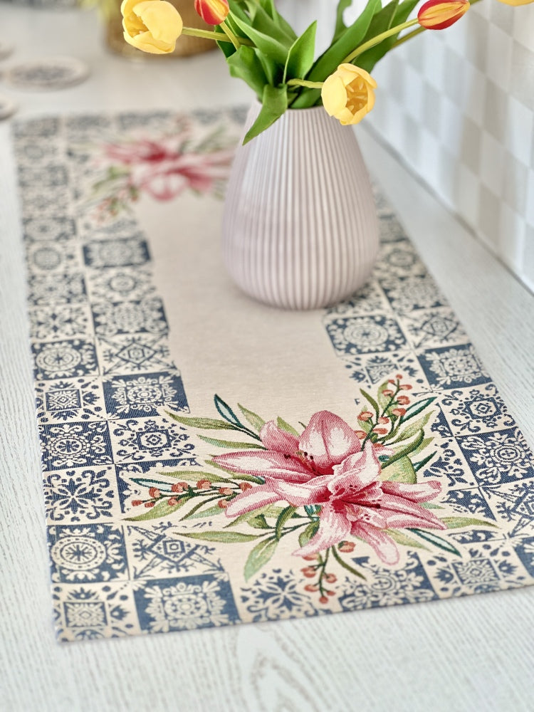 Tapestry table runner «Lilies»