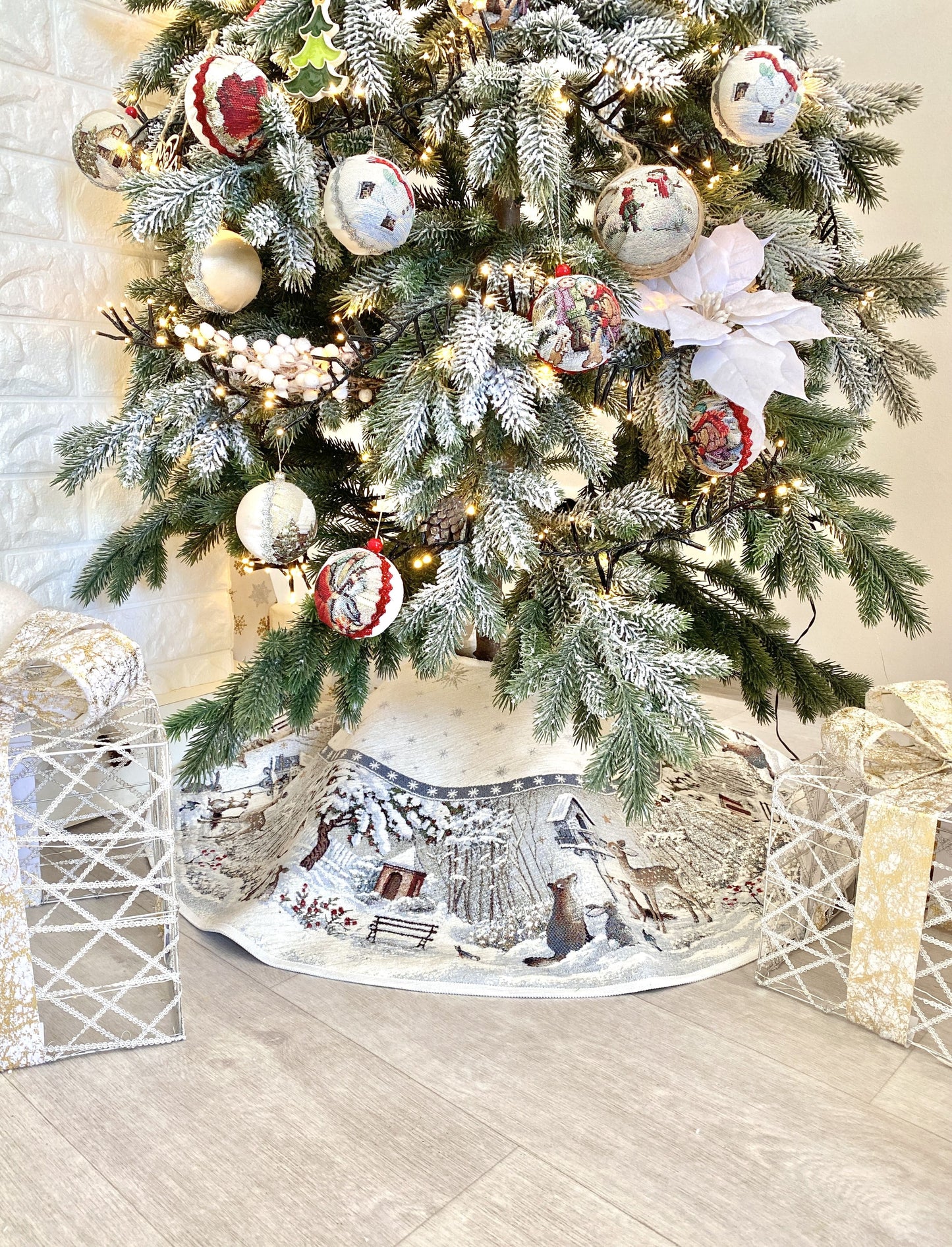 Christmas tree skirt «Snow village» With microfibre & silver lurex