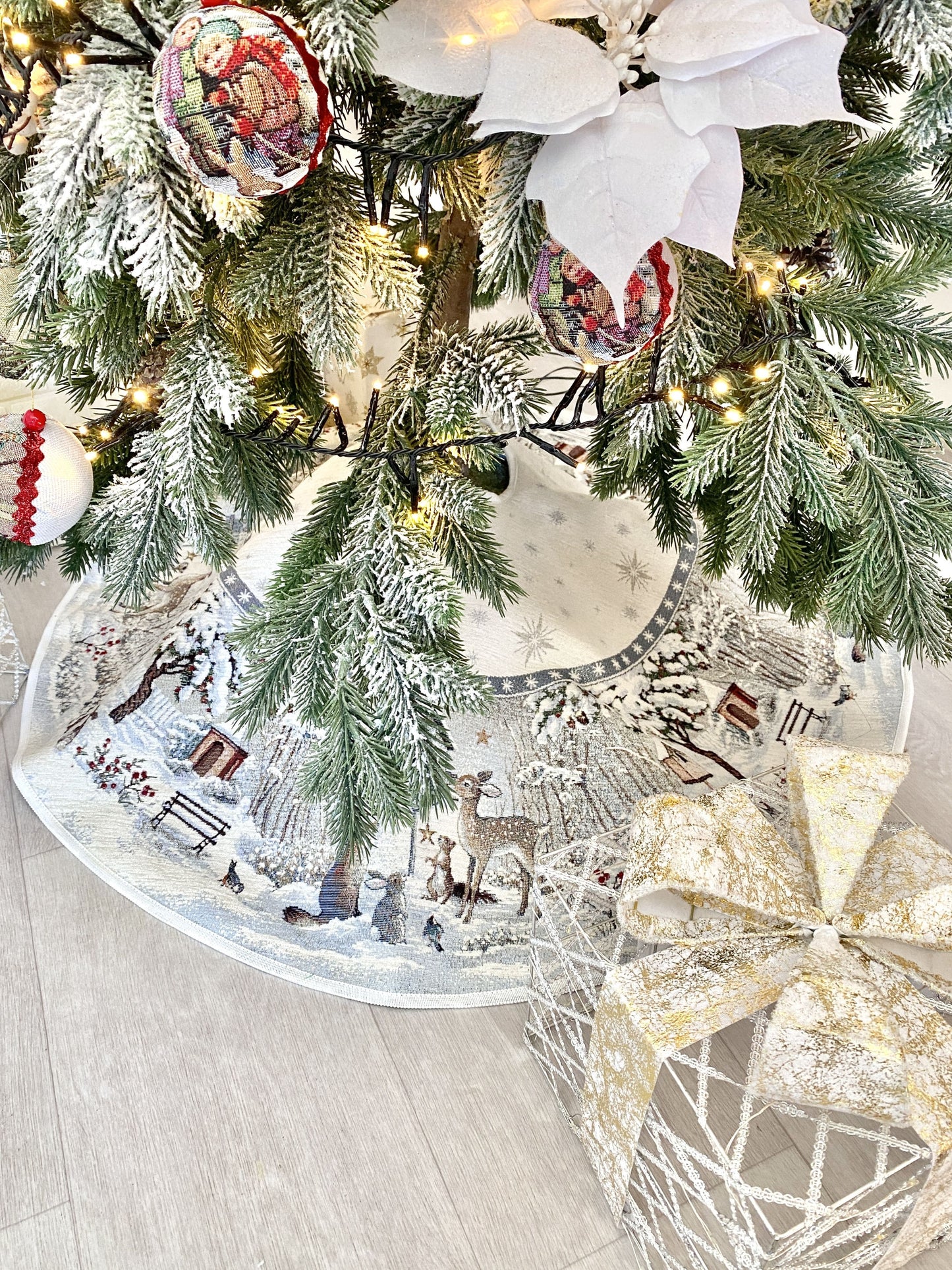 Christmas tree skirt «Snow village» With microfibre & silver lurex