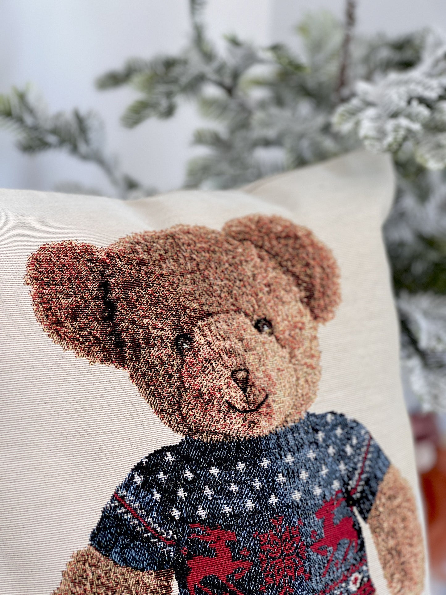 Winter Holiday tapestry cushion cover «Mountain bear» without lurex
