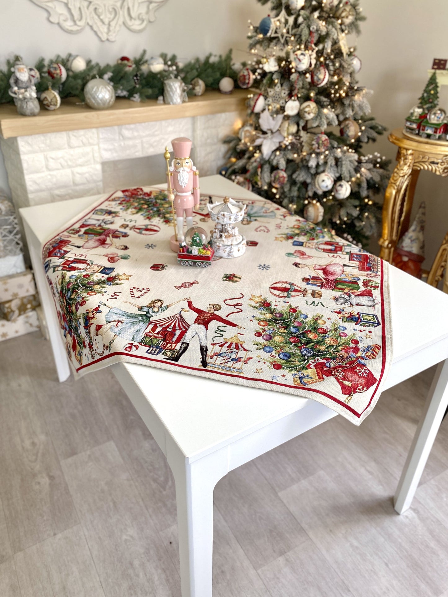 Christmas Tablecloth «Nutcracker soldier» with Golden Lurex - Premium Gobelin
