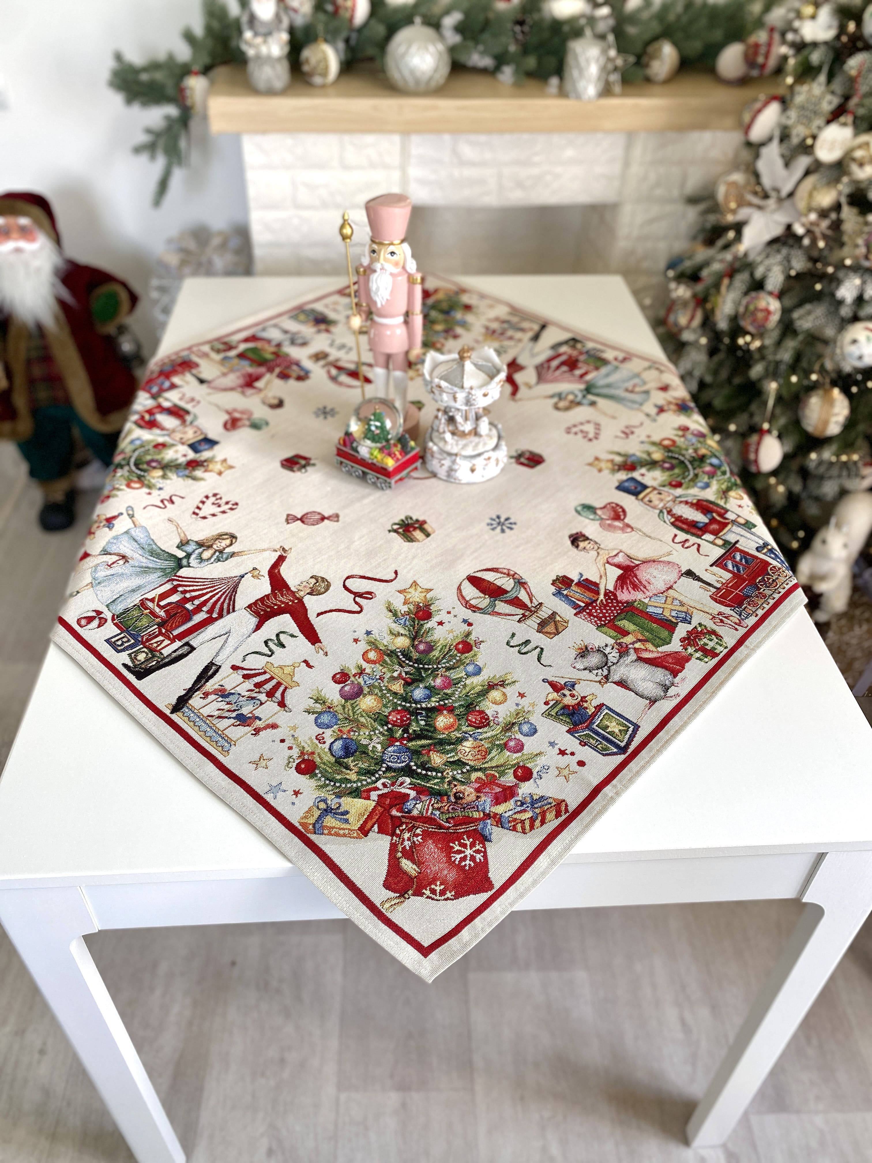 Christmas Tablecloth «Nutcracker soldier» with Golden Lurex - Premium Gobelin - Textile4Family