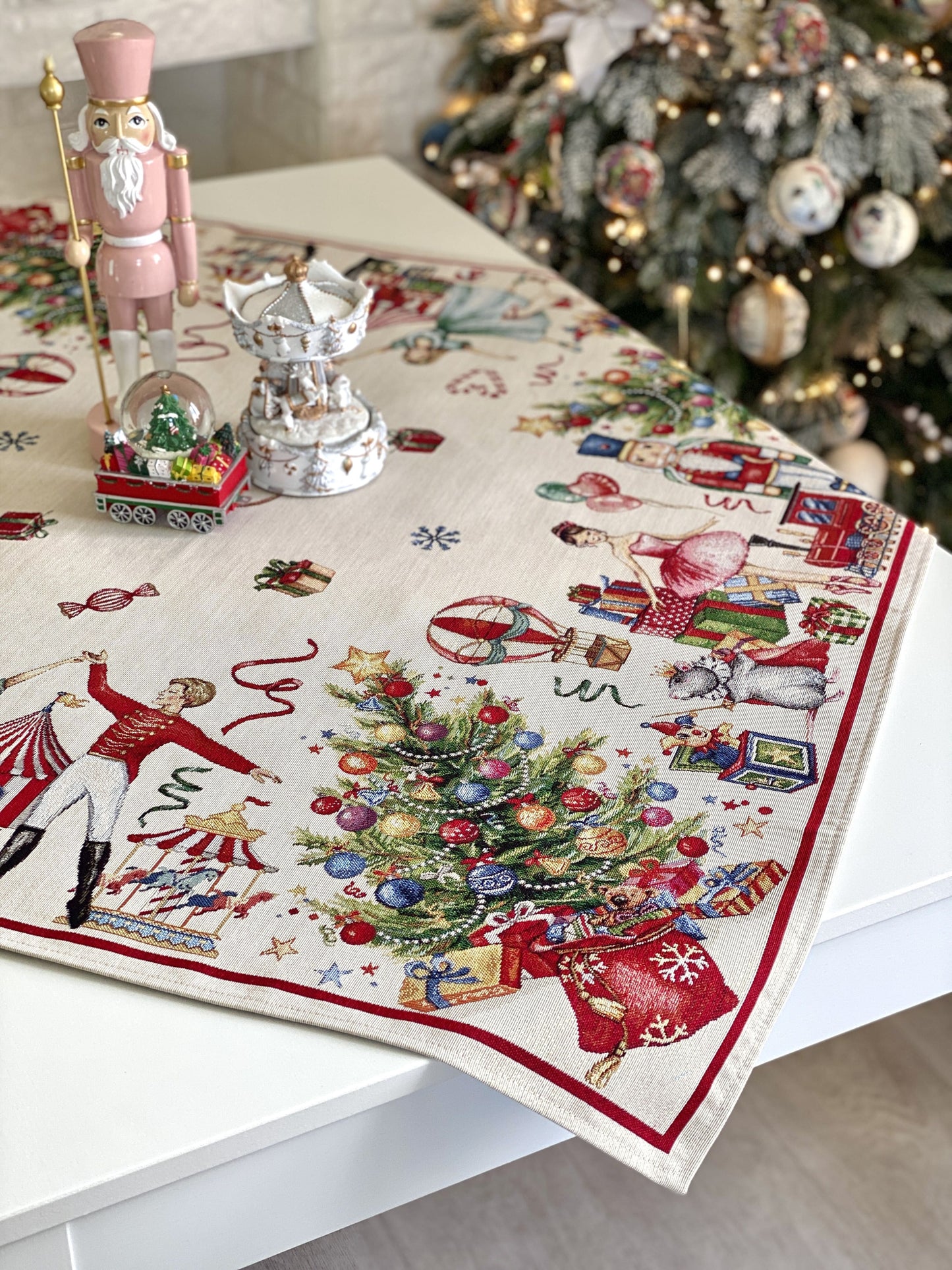 Christmas Tablecloth «Nutcracker soldier» with Golden Lurex - Premium Gobelin