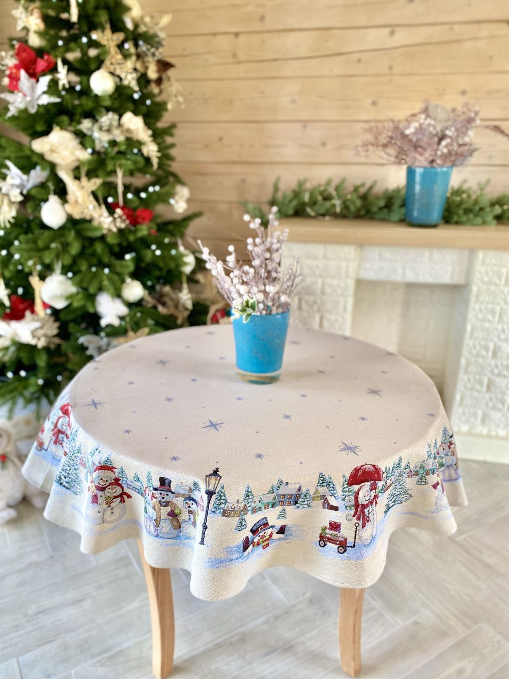 Round Christmas tapestry tablecloth «Snow family» with silver thread