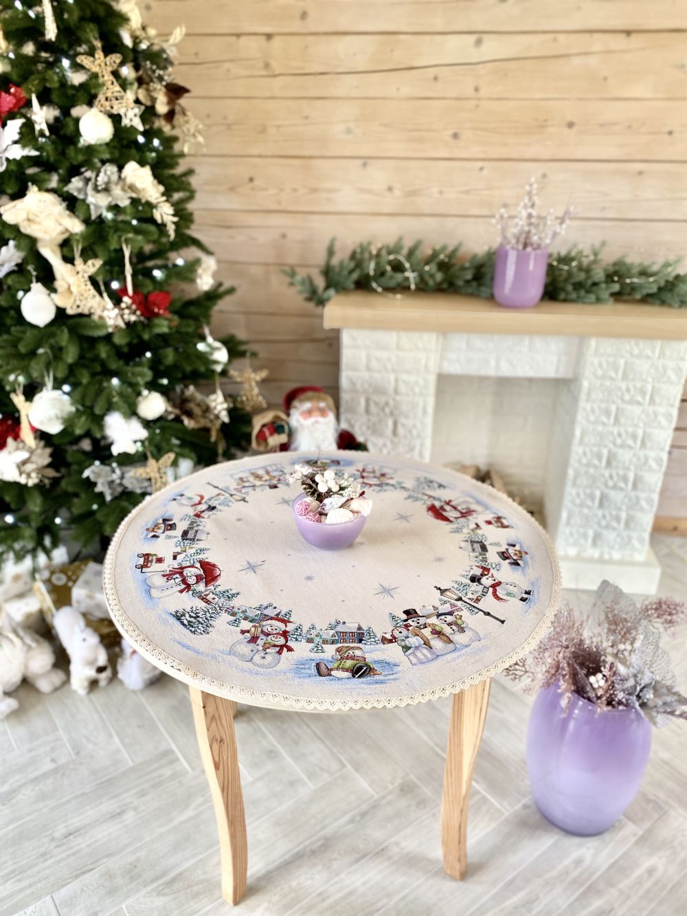 Round Christmas tapestry tablecloth «Snow family» with silver thread
