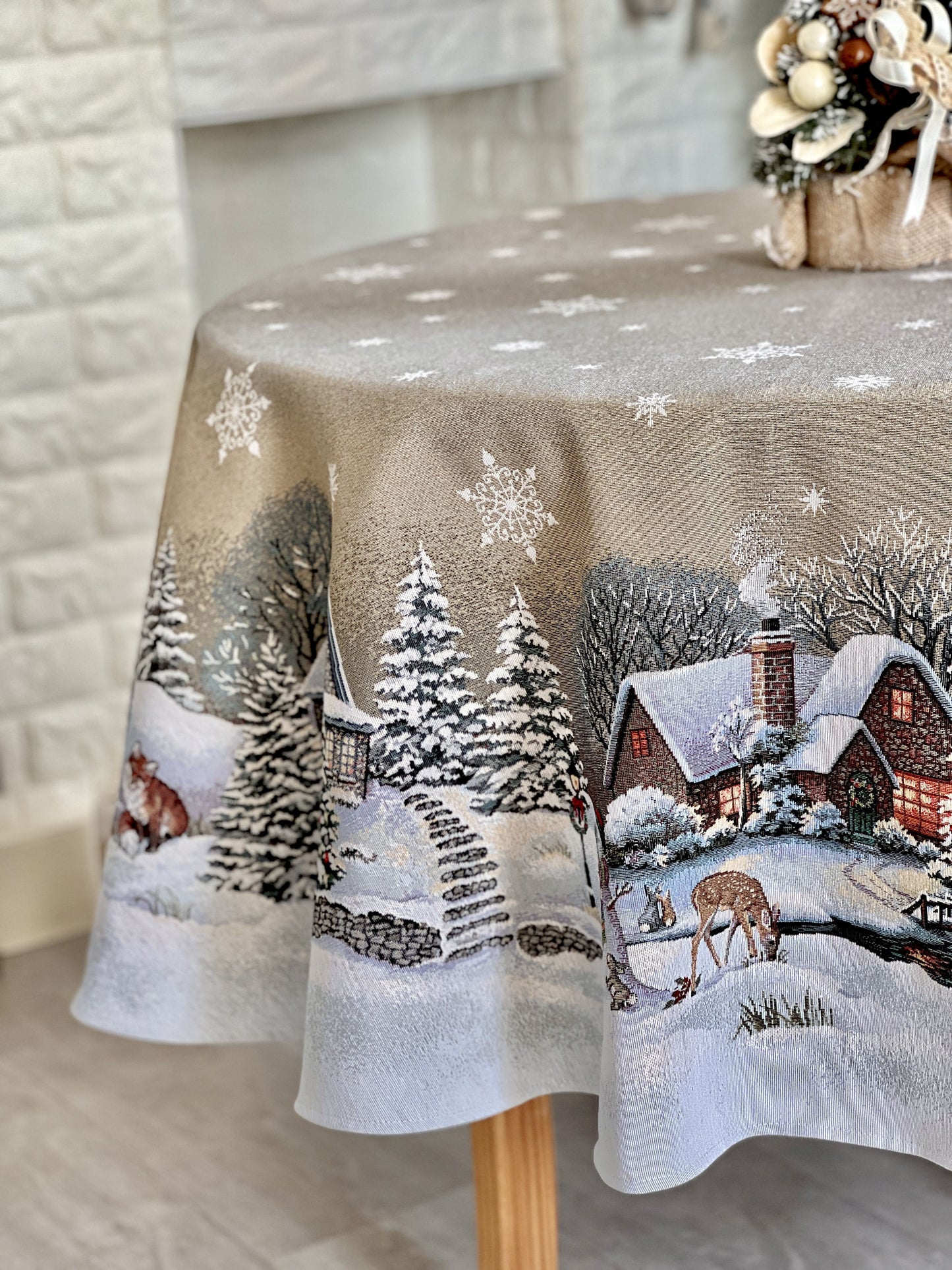 Round Christmas tablecloth «Winter Day Magic» without lurex