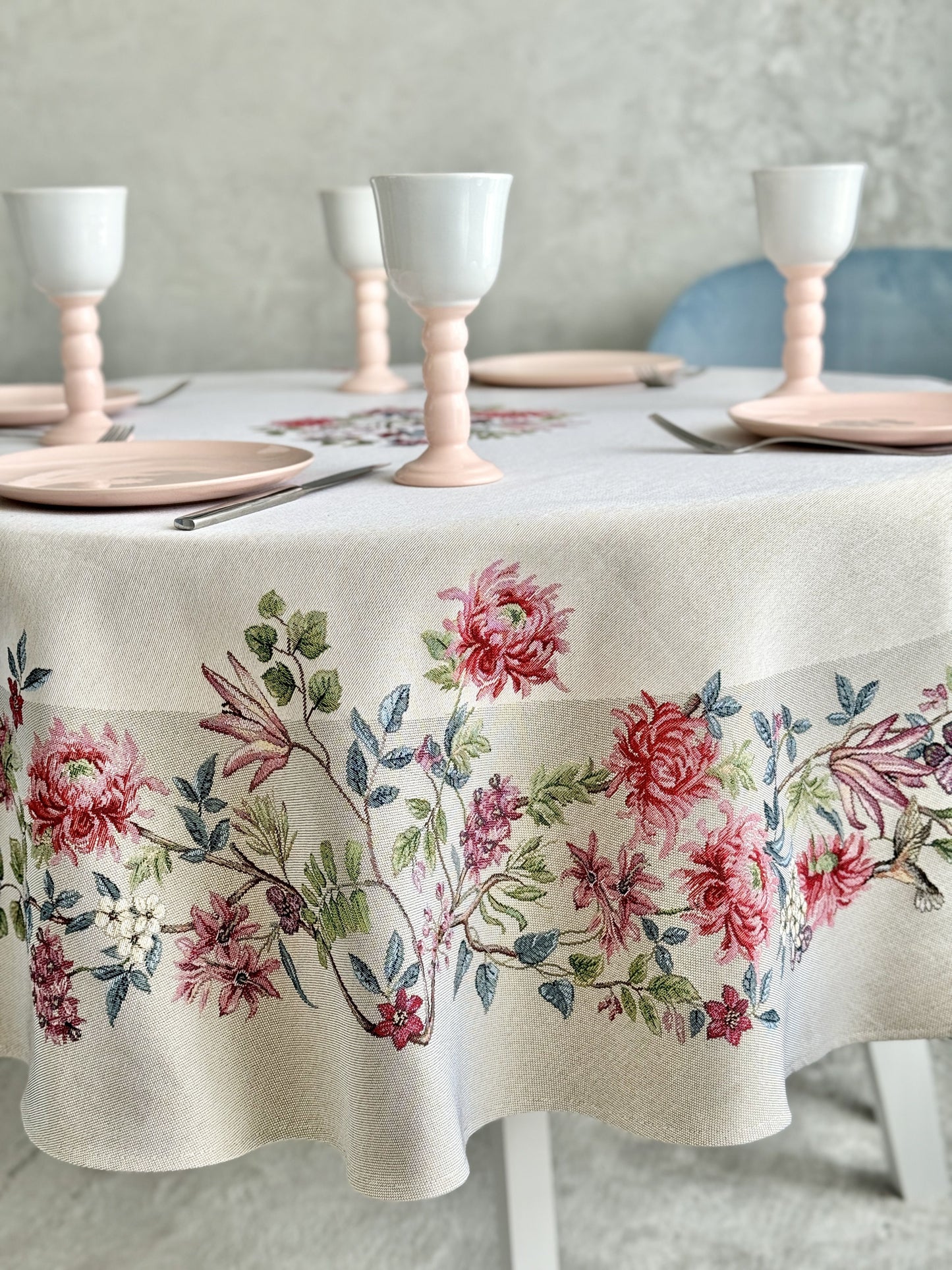Round Tapestry Tablecloth «Spring Flowers»