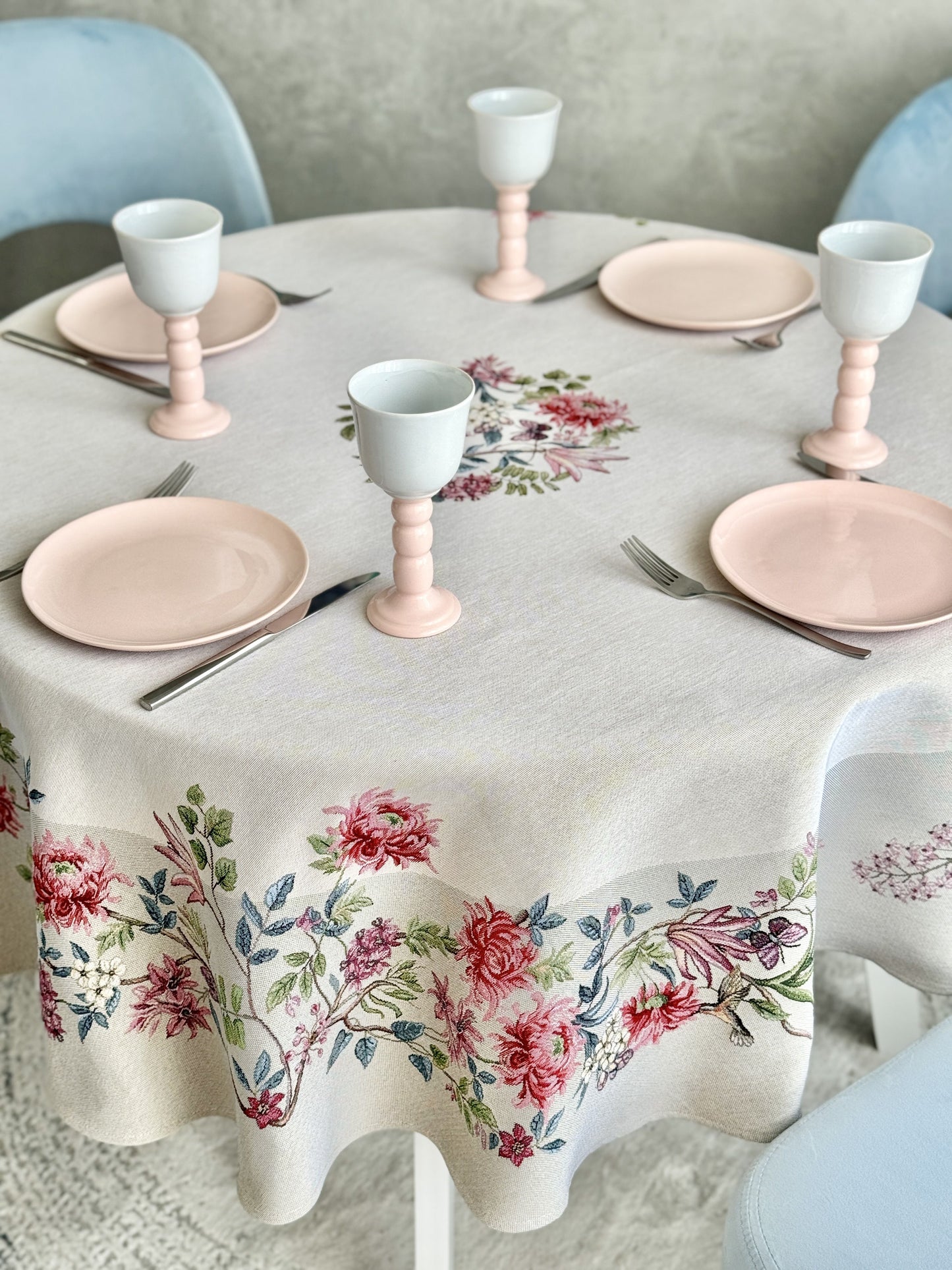 Round Tapestry Tablecloth «Spring Flowers»