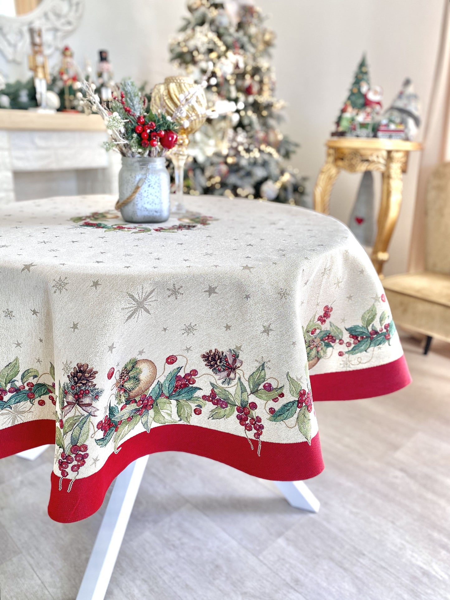 Round Christmas tablecloth «Christmas garland» with golden thread