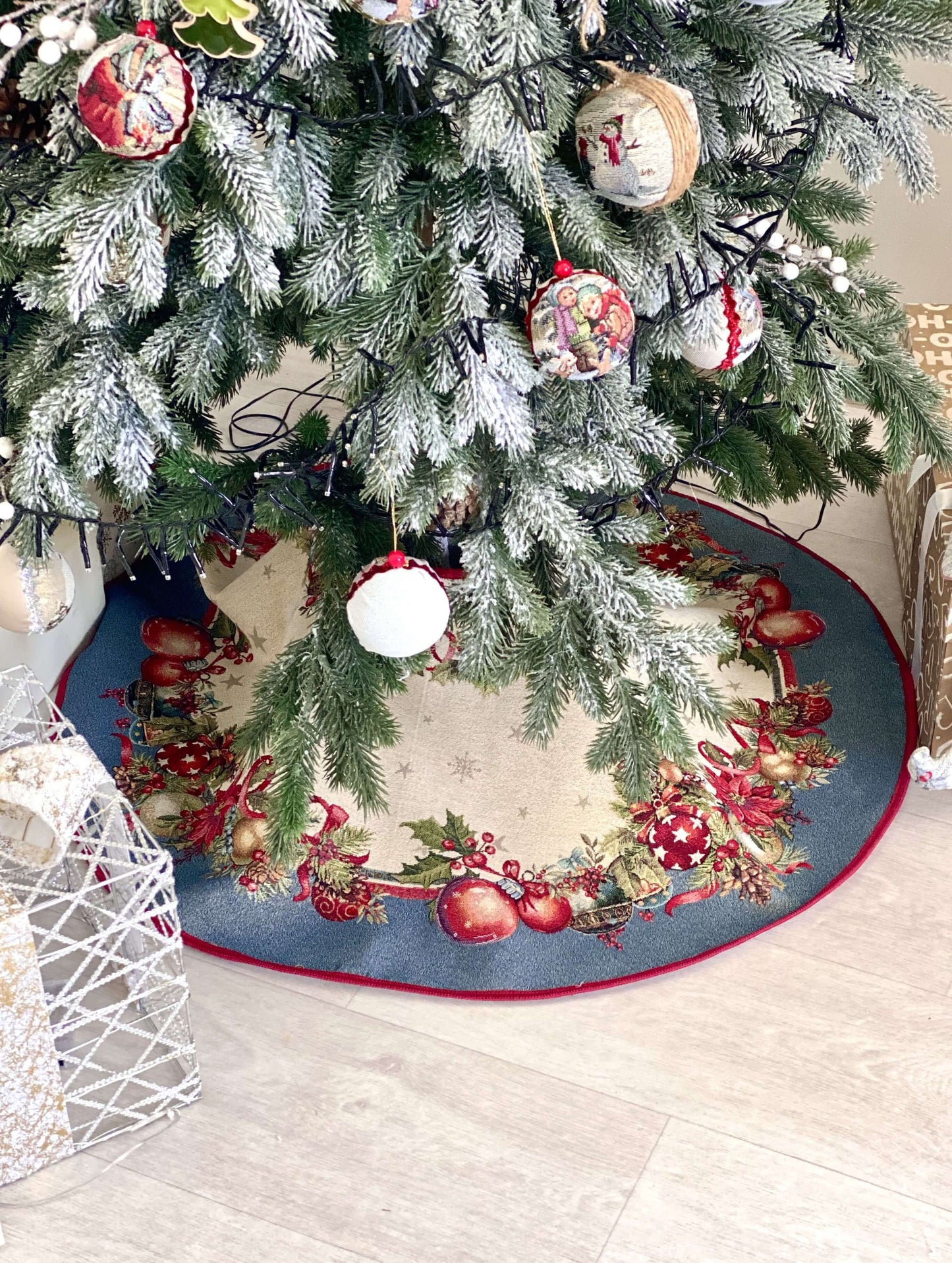 Christmas Tree skirt «Christmas Glow» with Golden Lurex - Luxury Tapestry