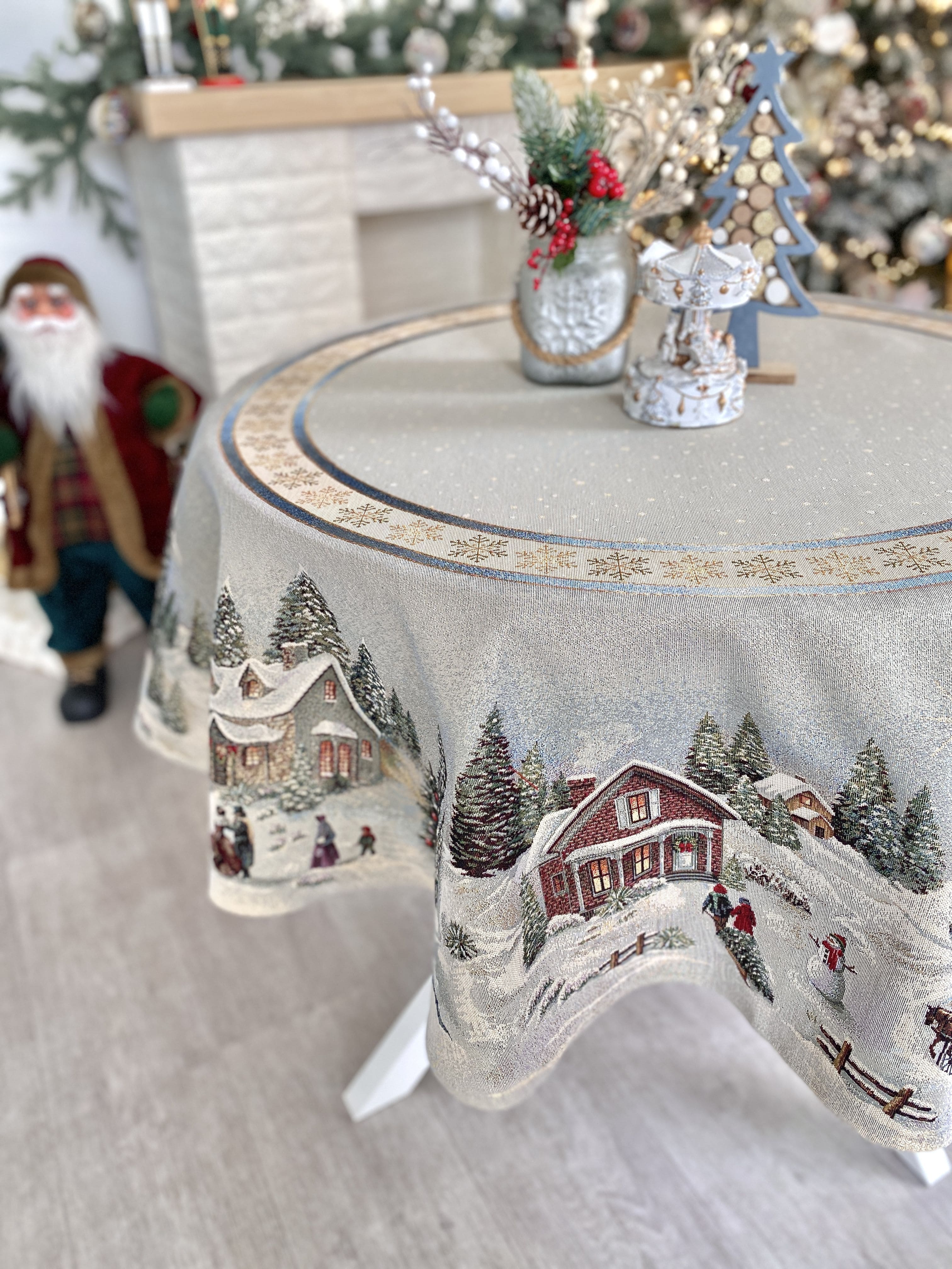 Round Christmas tapestry tablecloth «Christmas in Highlands» with golden thread Limaso Textile