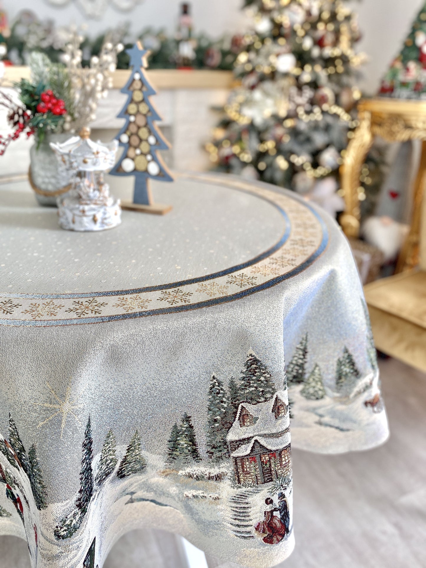 Round Christmas tapestry tablecloth «Christmas in Highlands» with golden thread