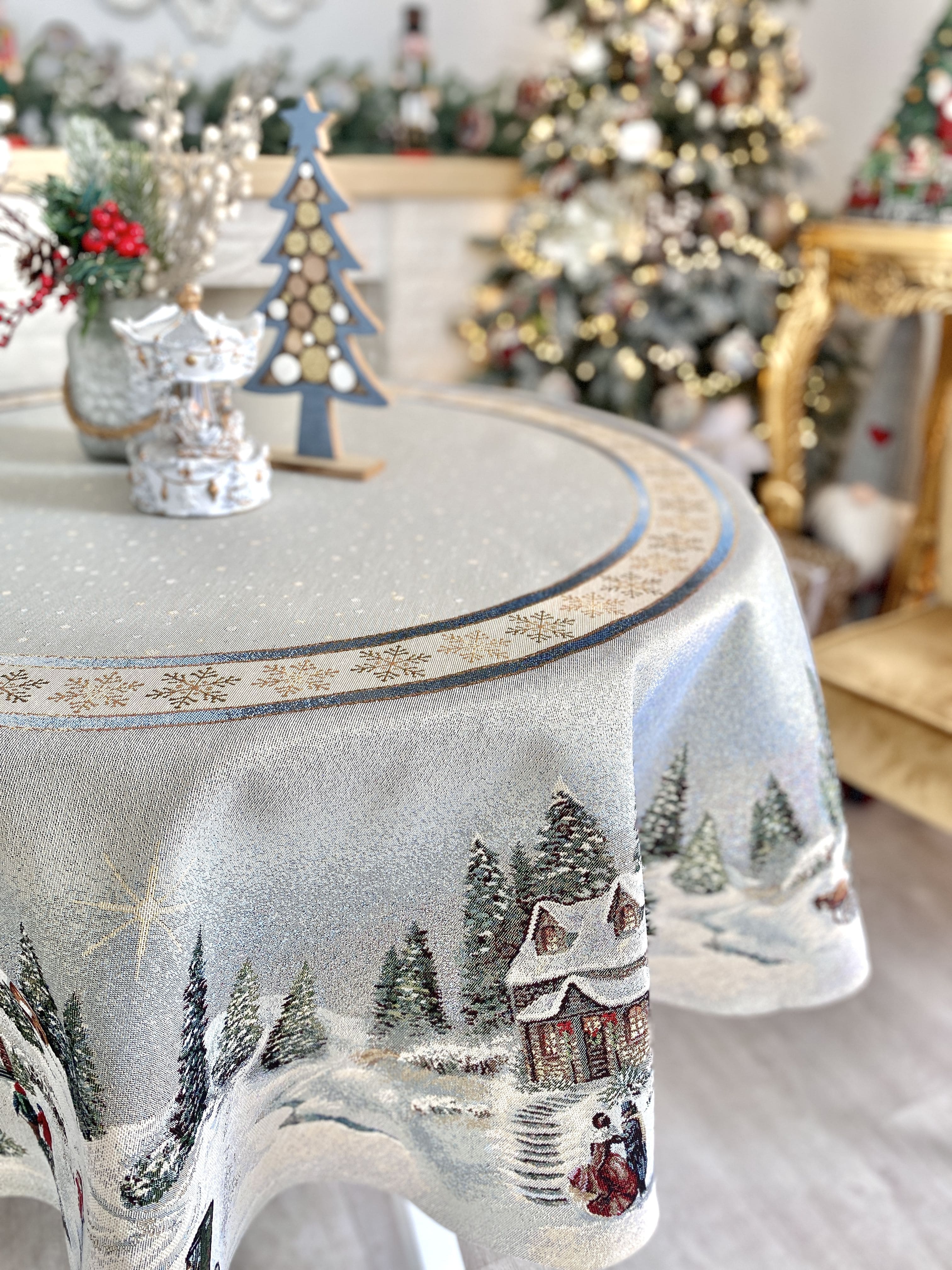 Round Christmas tapestry tablecloth «Christmas in Highlands» with golden thread Limaso Textile