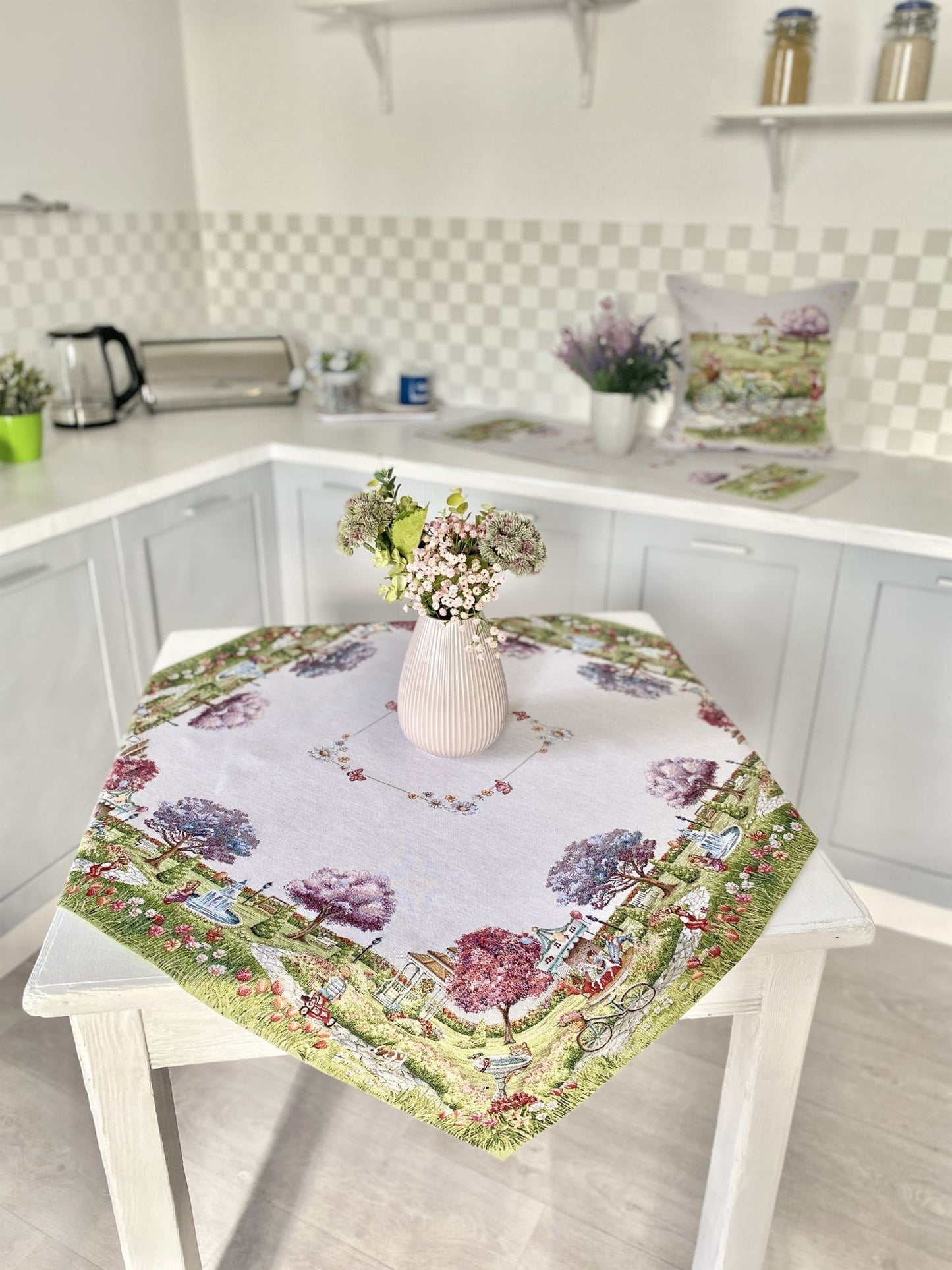 Tapestry tablecloth «Spring gardens»