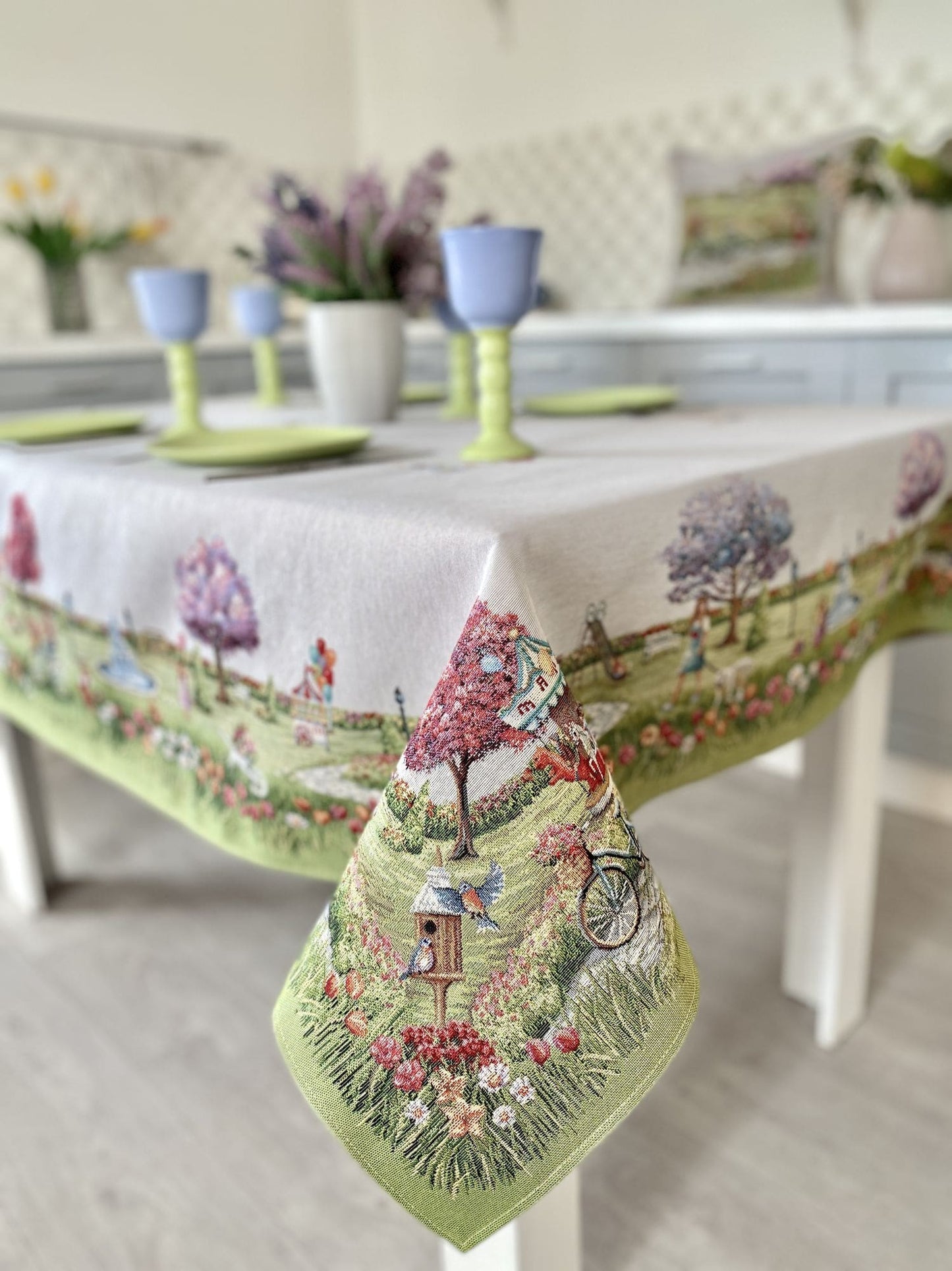 Tapestry tablecloth «Spring gardens»
