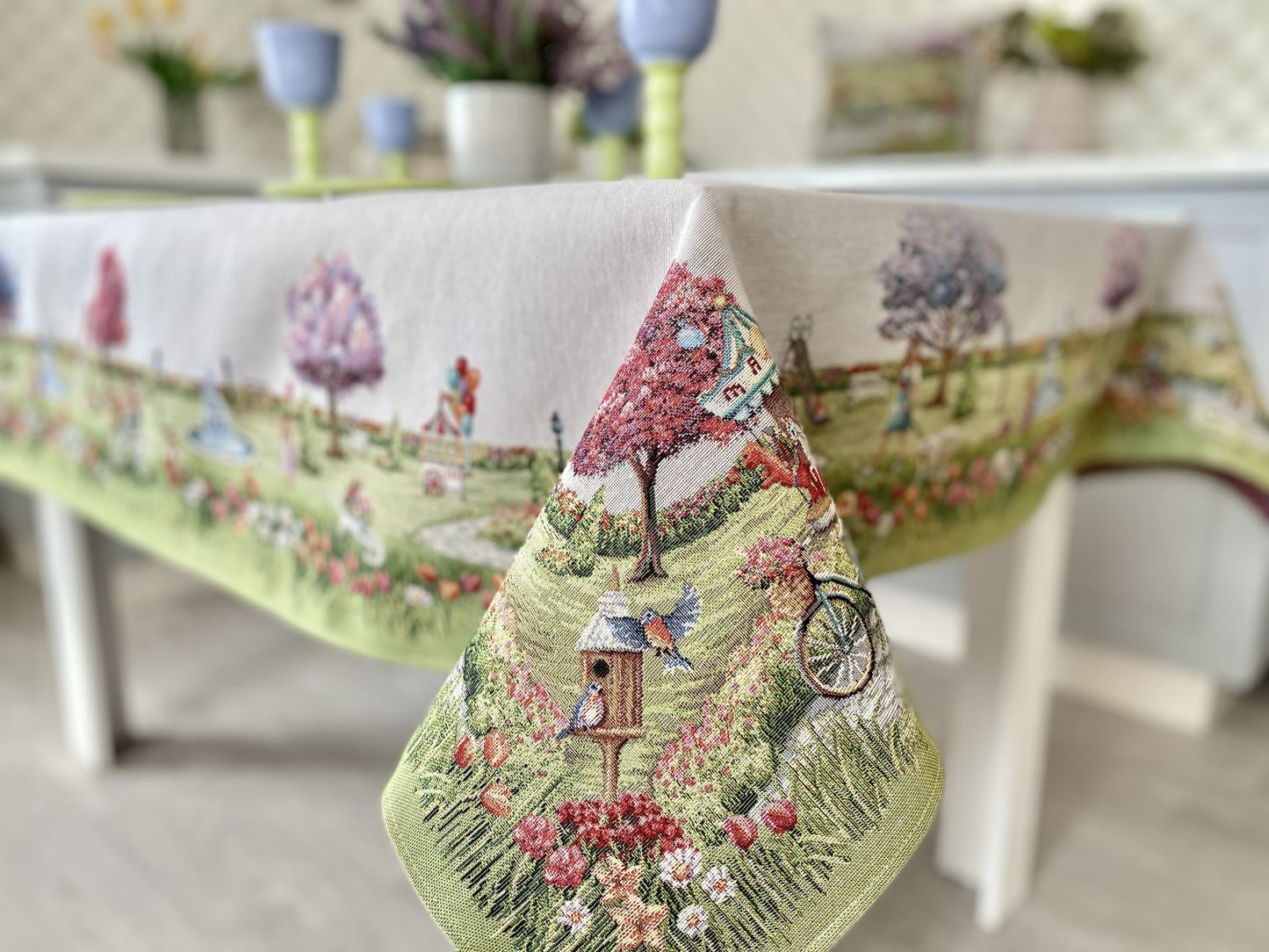 Tapestry tablecloth «Spring gardens»