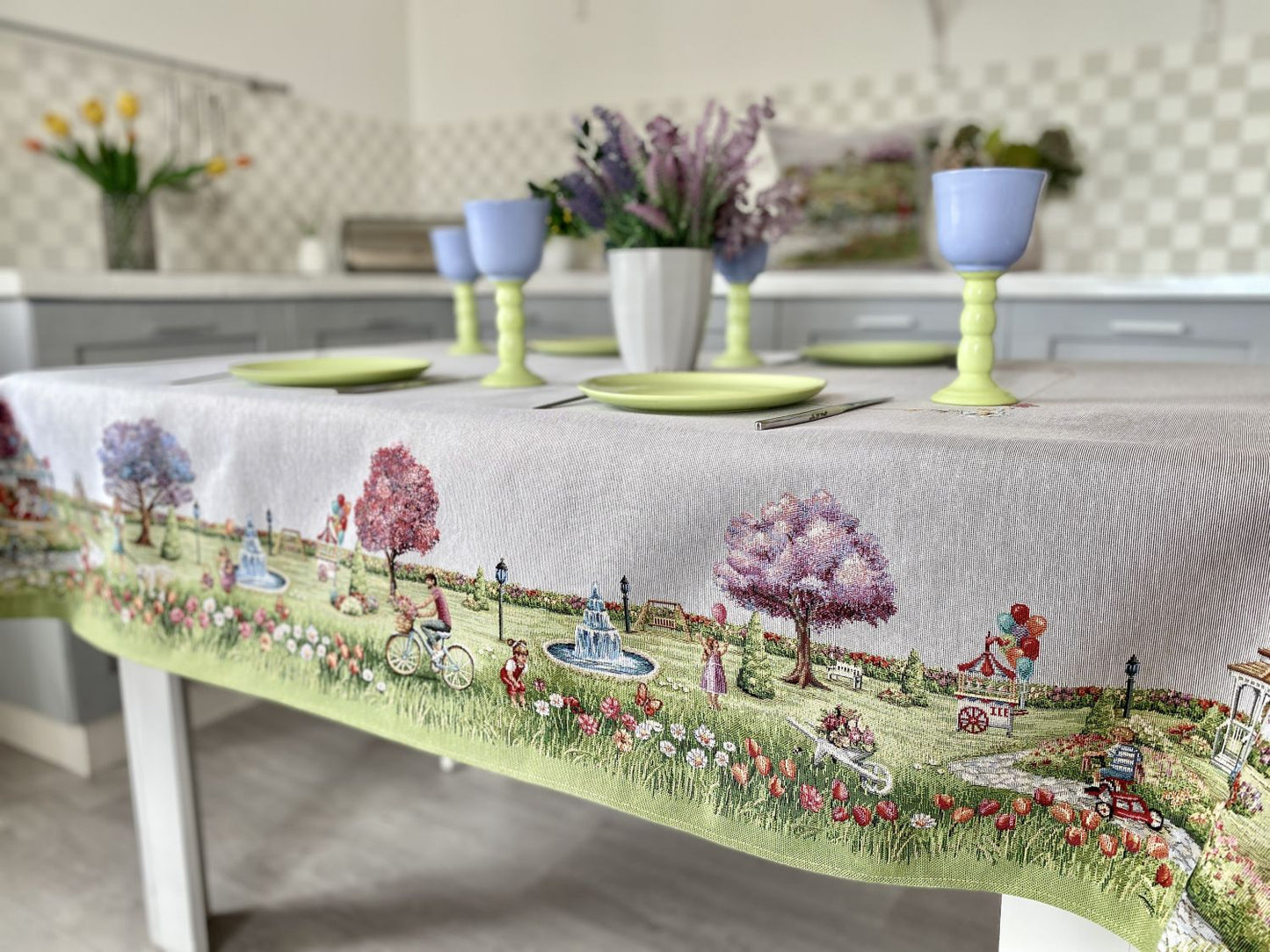 Tapestry tablecloth «Spring gardens»