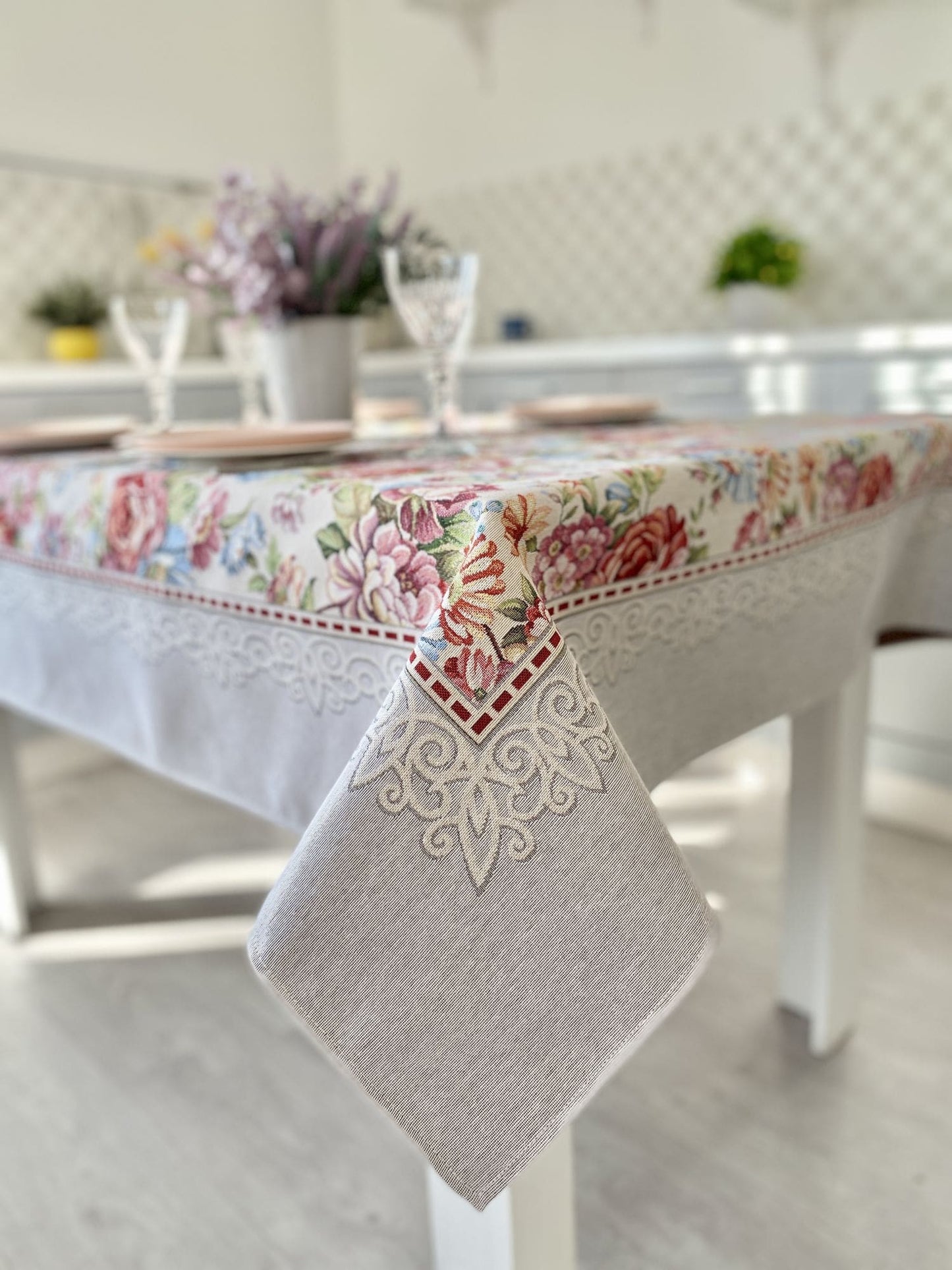 Tapestry tablecloth «Roses»