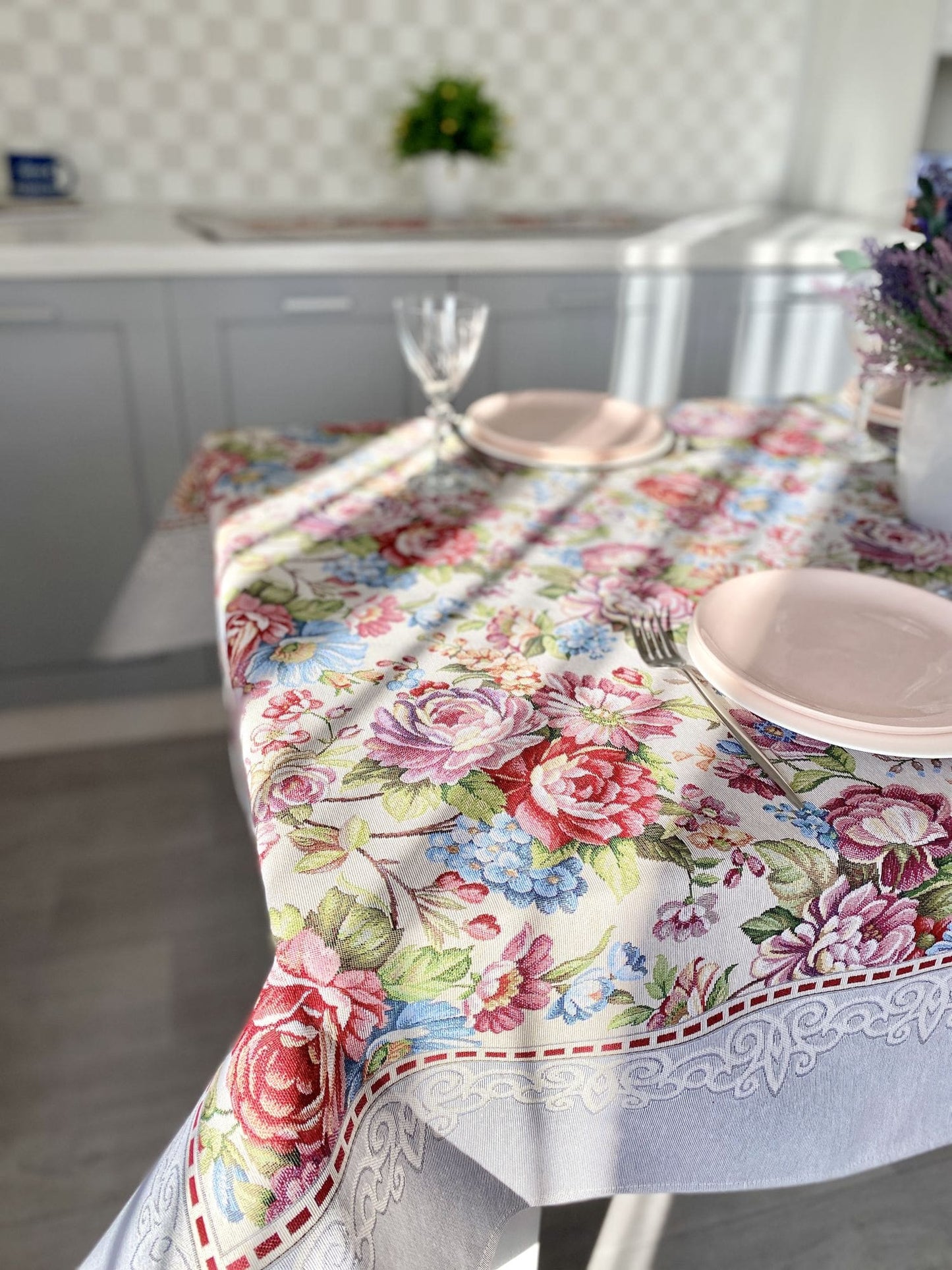 Tapestry tablecloth «Roses»