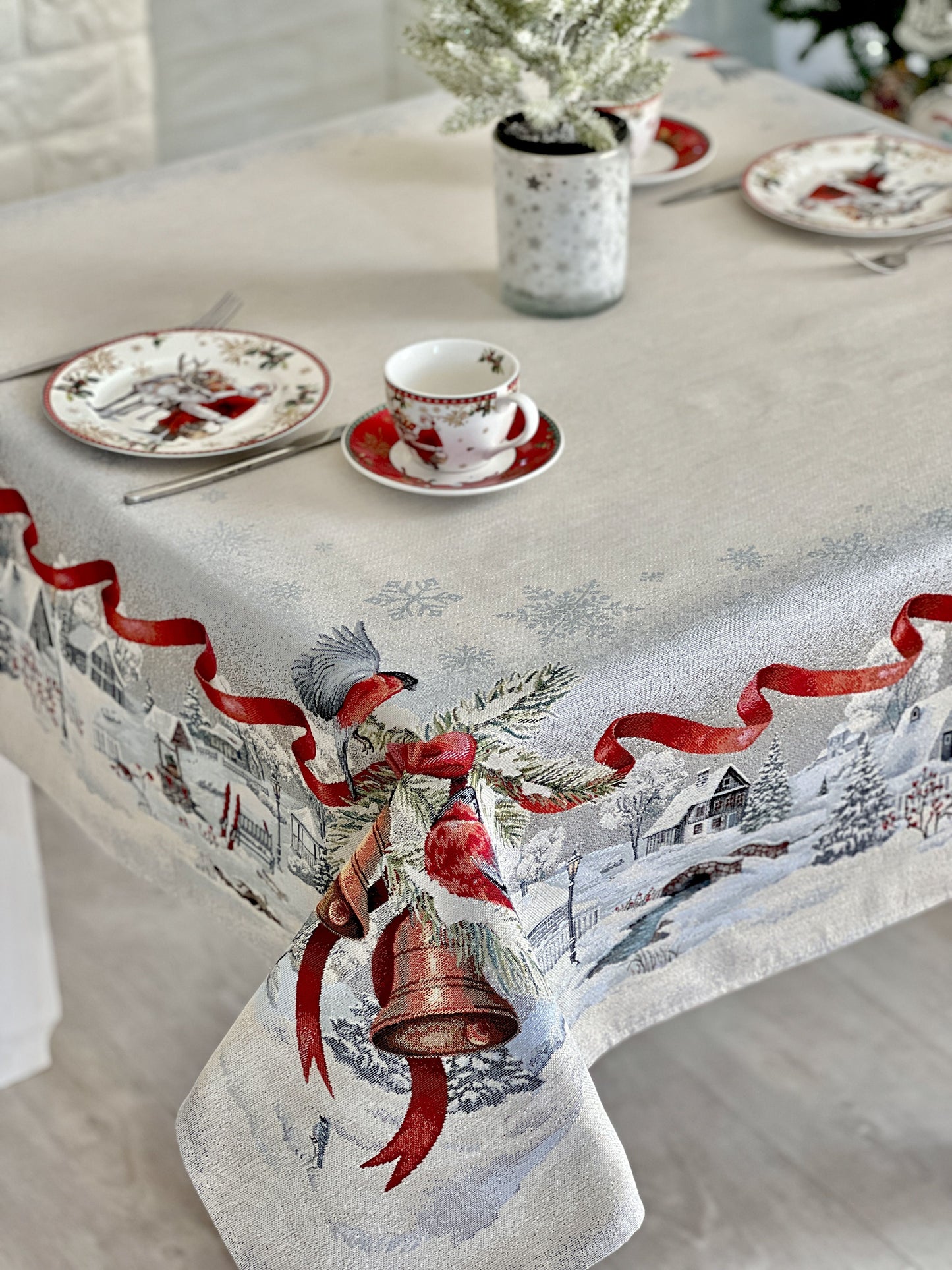 Christmas tapestry tablecloth «Christmas News» with silver thread