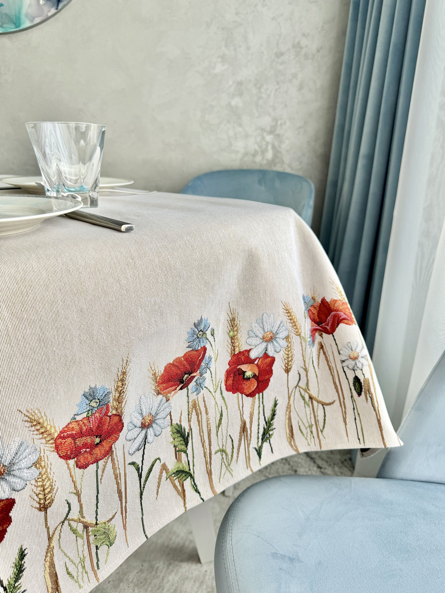 Tapestry tablecloth «Poppies and daisies»