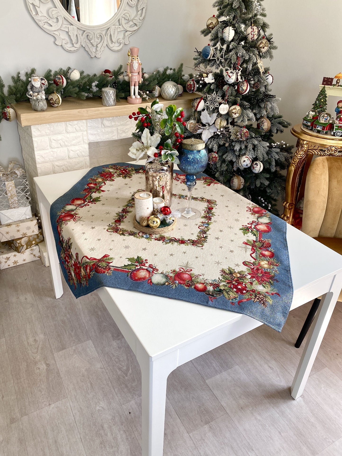 Christmas Tablecloth «Christmas Glow» with Golden Lurex - Luxury Tapestry