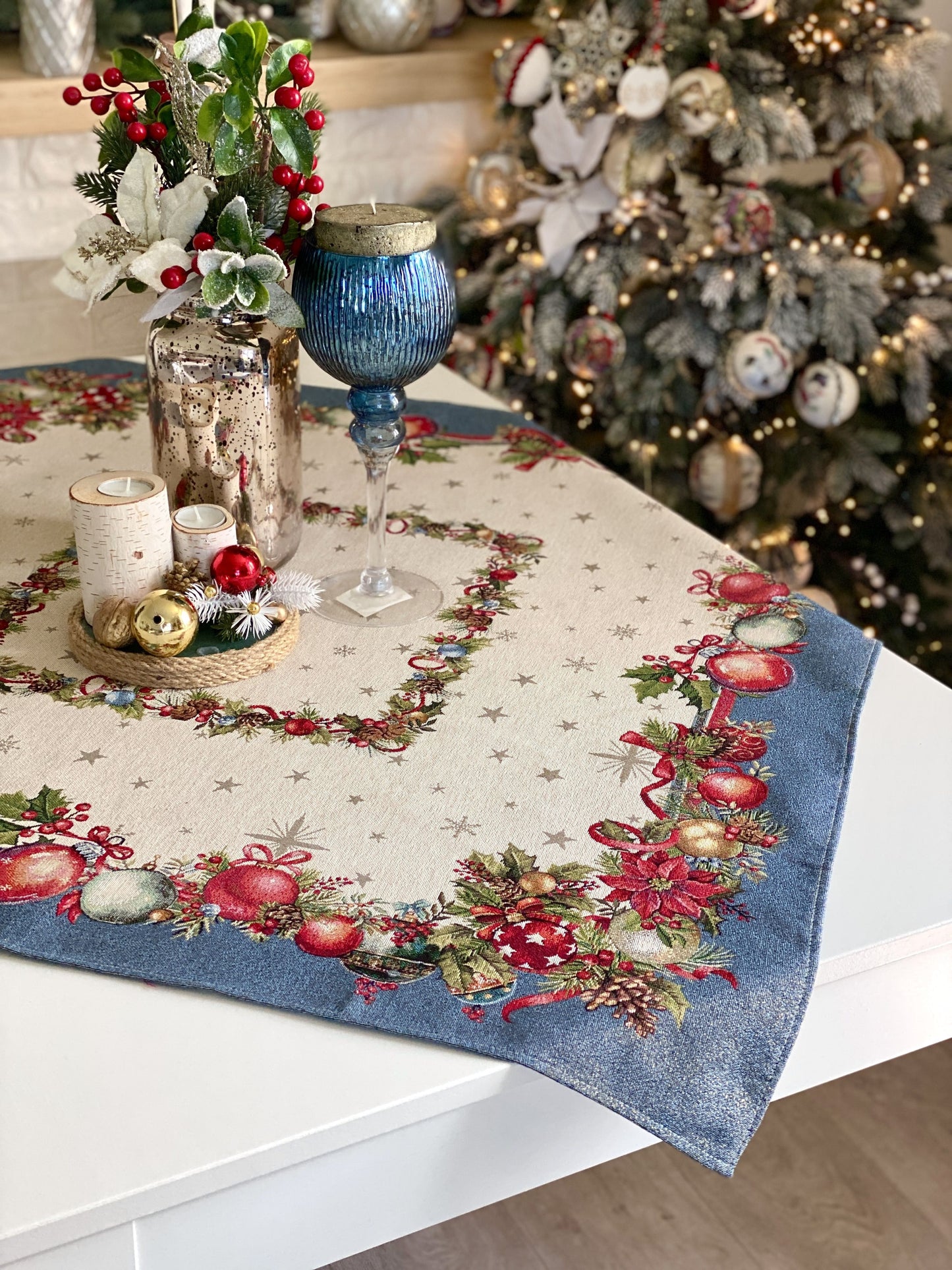 Christmas Tablecloth «Christmas Glow» with Golden Lurex - Luxury Tapestry