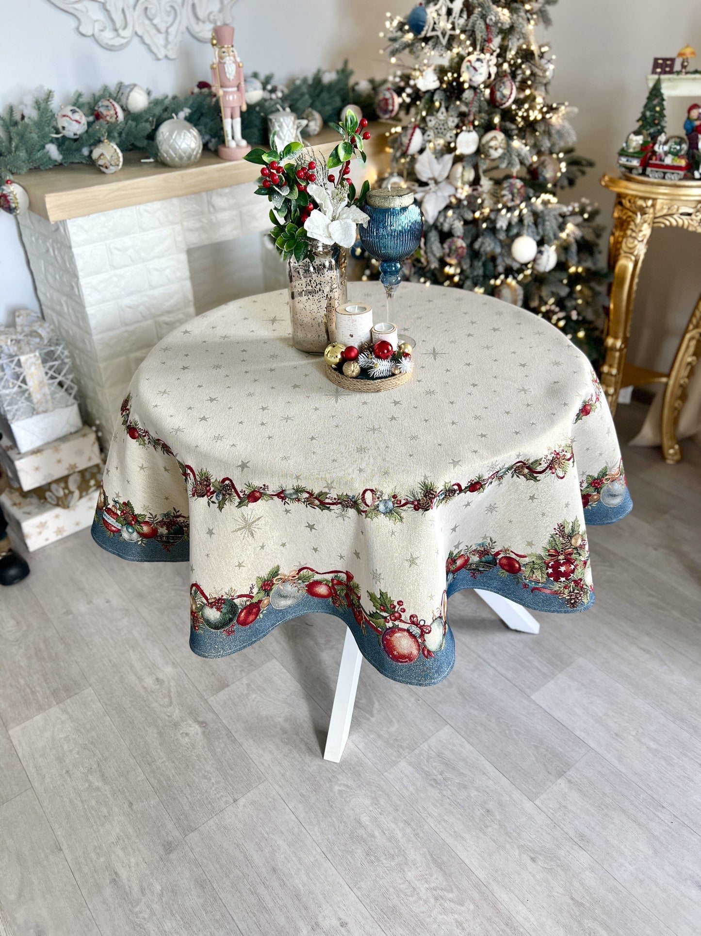 Christmas Round Tablecloth «Christmas Glow» with Golden Lurex - Luxury Tapestry
