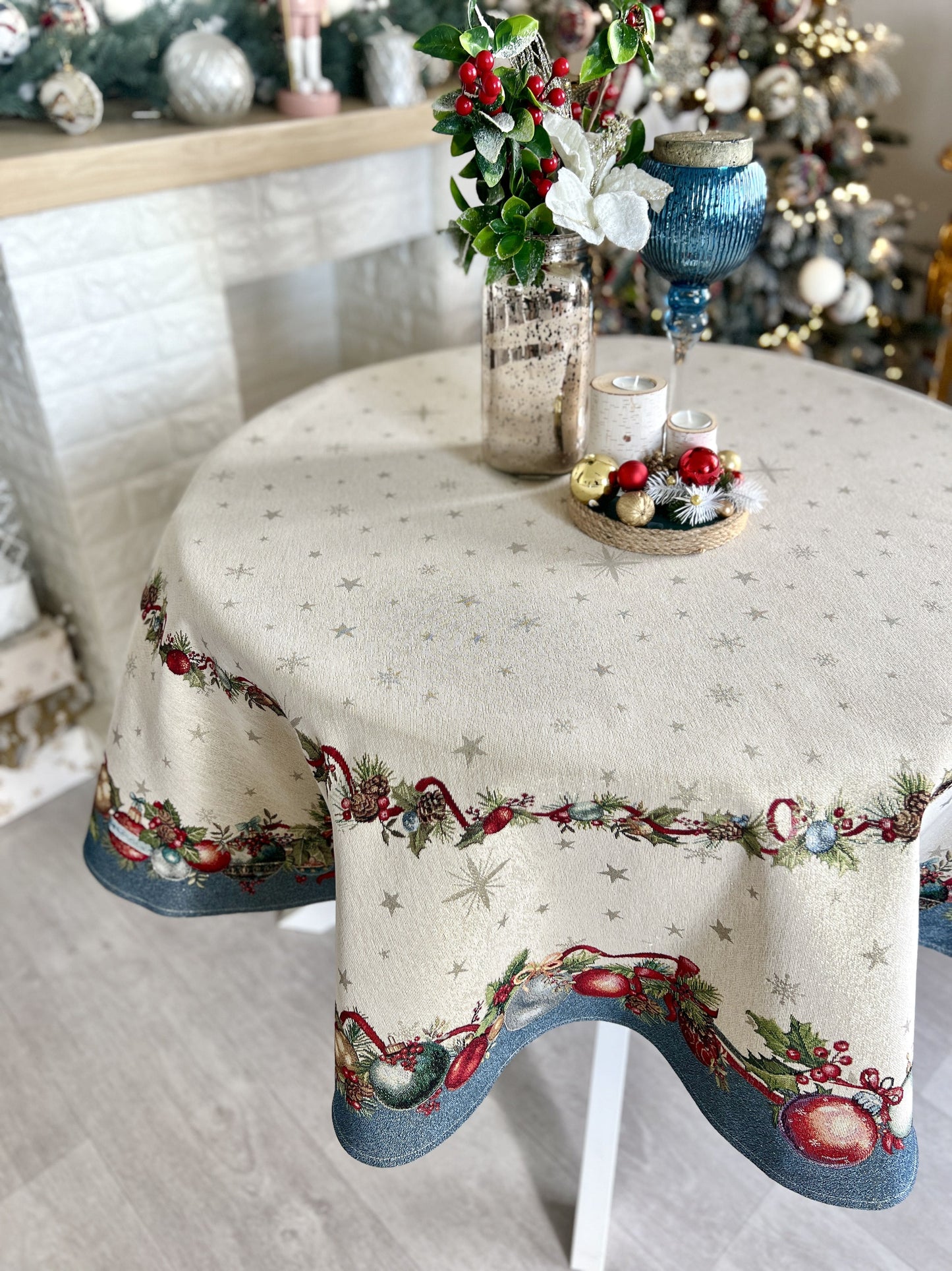 Christmas Round Tablecloth «Christmas Glow» with Golden Lurex - Luxury Tapestry