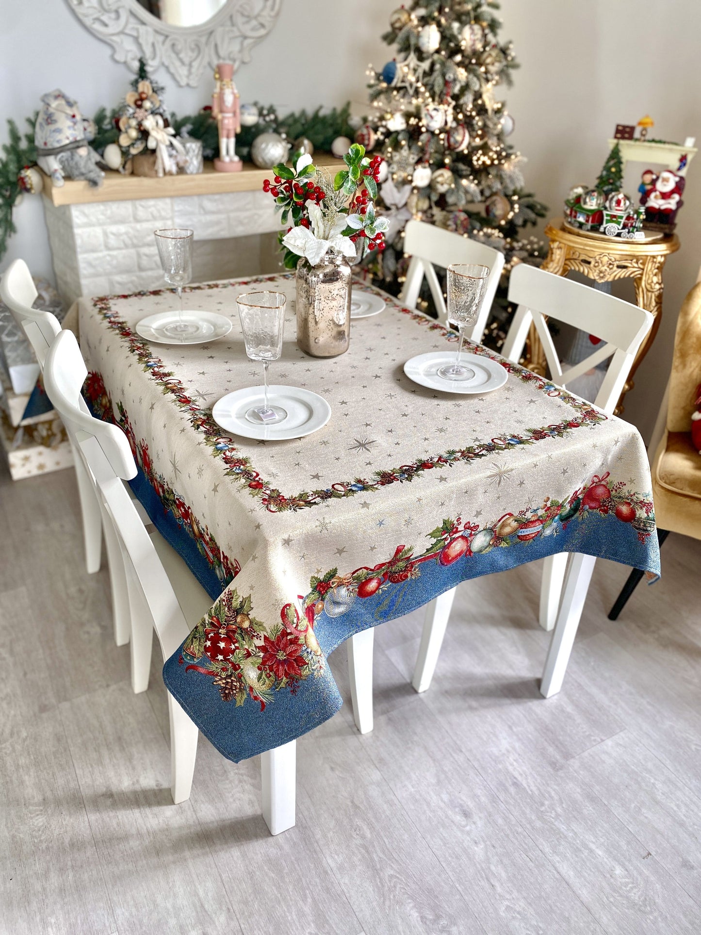 Christmas Tablecloth «Christmas Glow» with Golden Lurex - Luxury Tapestry