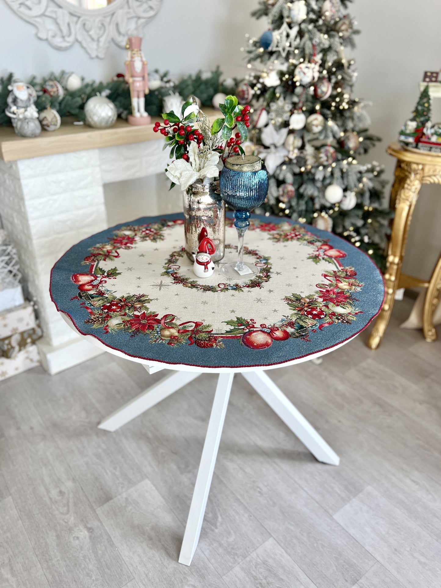 Christmas Round Tablecloth «Christmas Glow» with Golden Lurex - Luxury Tapestry