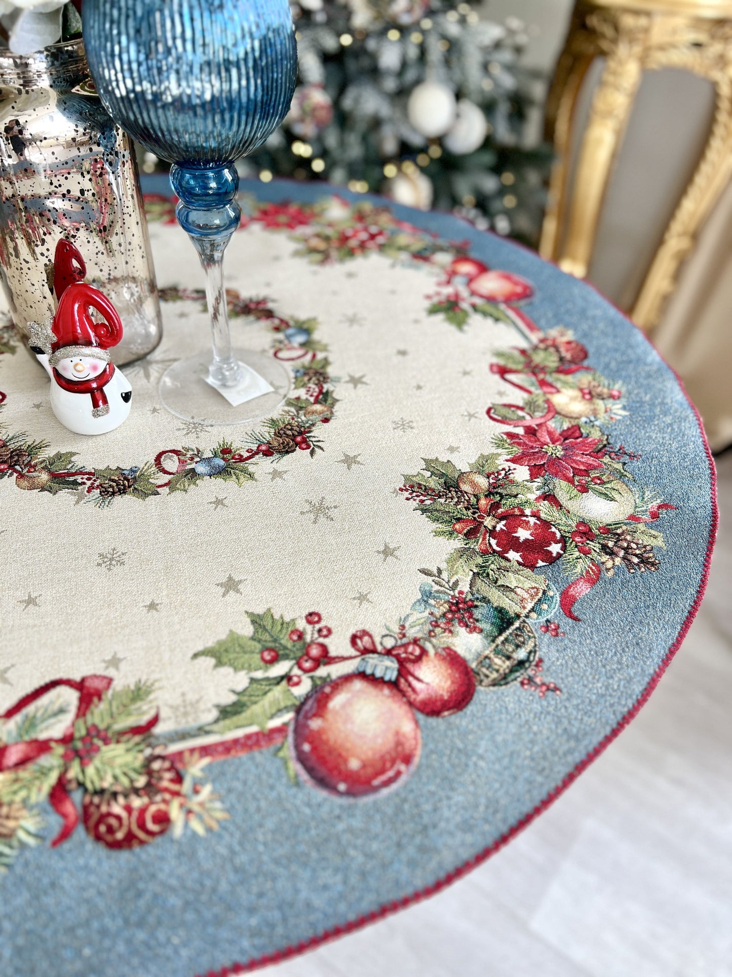 Christmas Round Tablecloth «Christmas Glow» with Golden Lurex - Luxury Tapestry