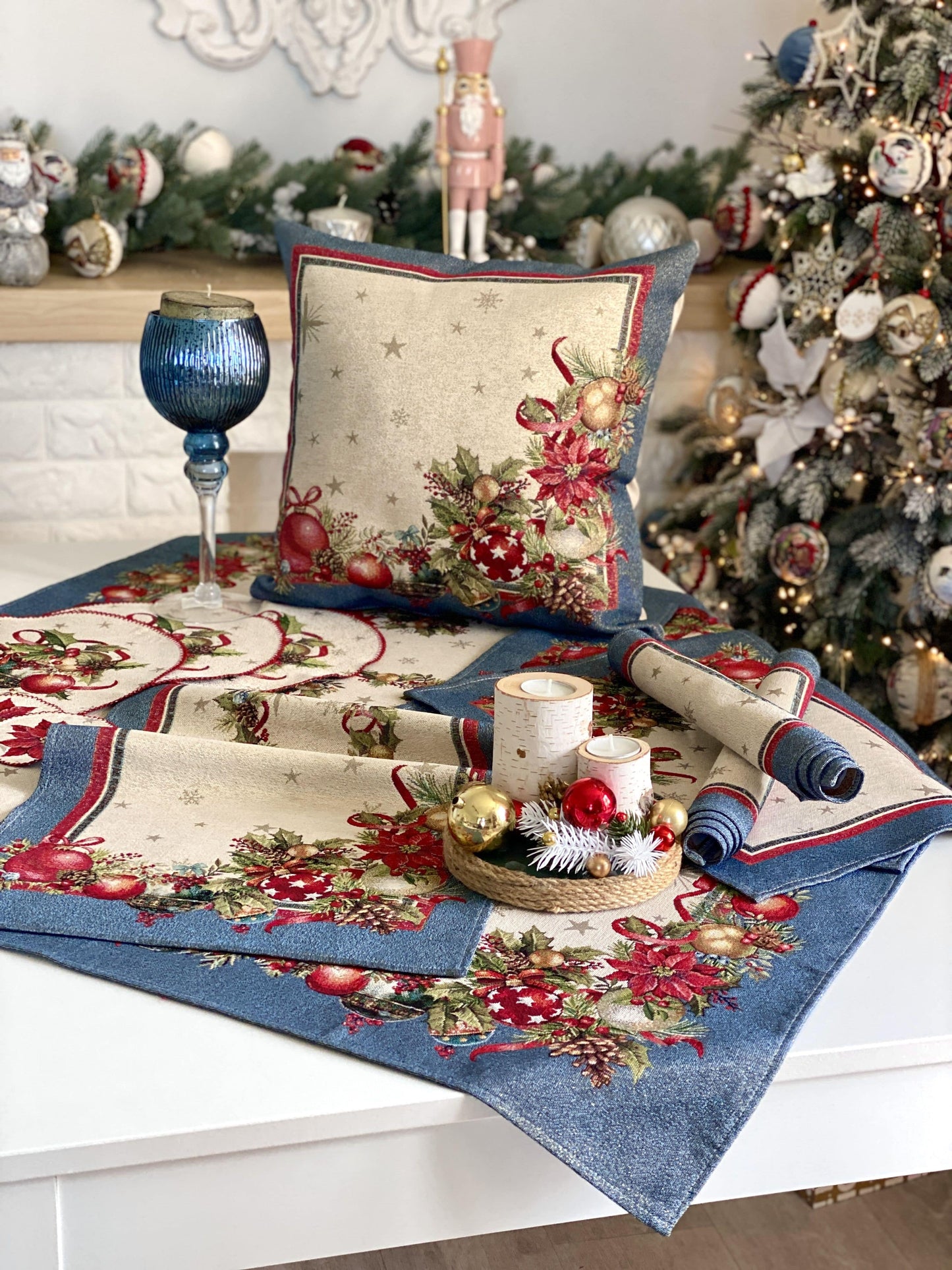 Christmas Tablecloth «Christmas Glow» with Golden Lurex - Luxury Tapestry