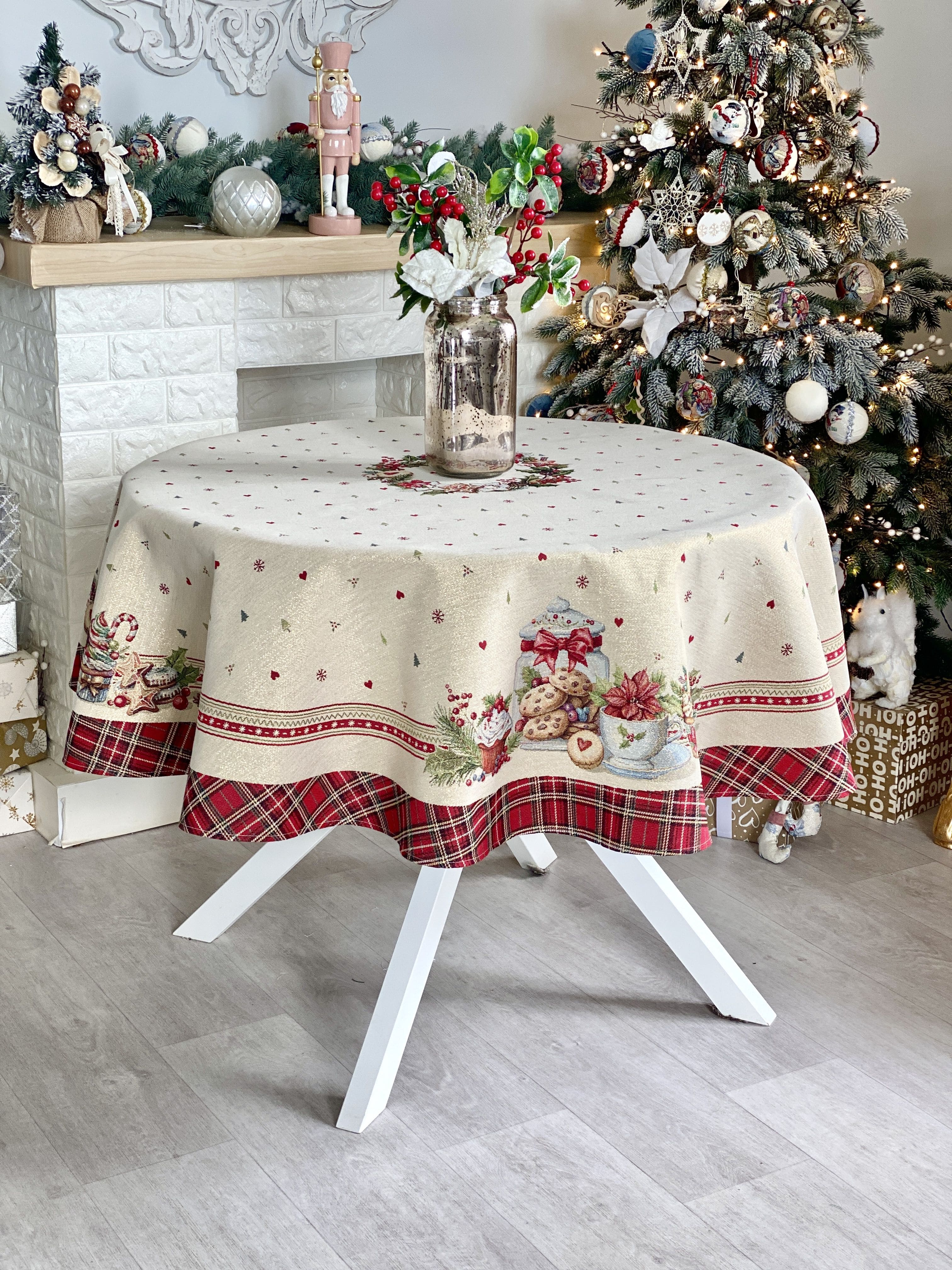Christmas Round Tablecloth «Sweet Dreams» with Golden Lurex - Premium Gobelin - Textile4Family