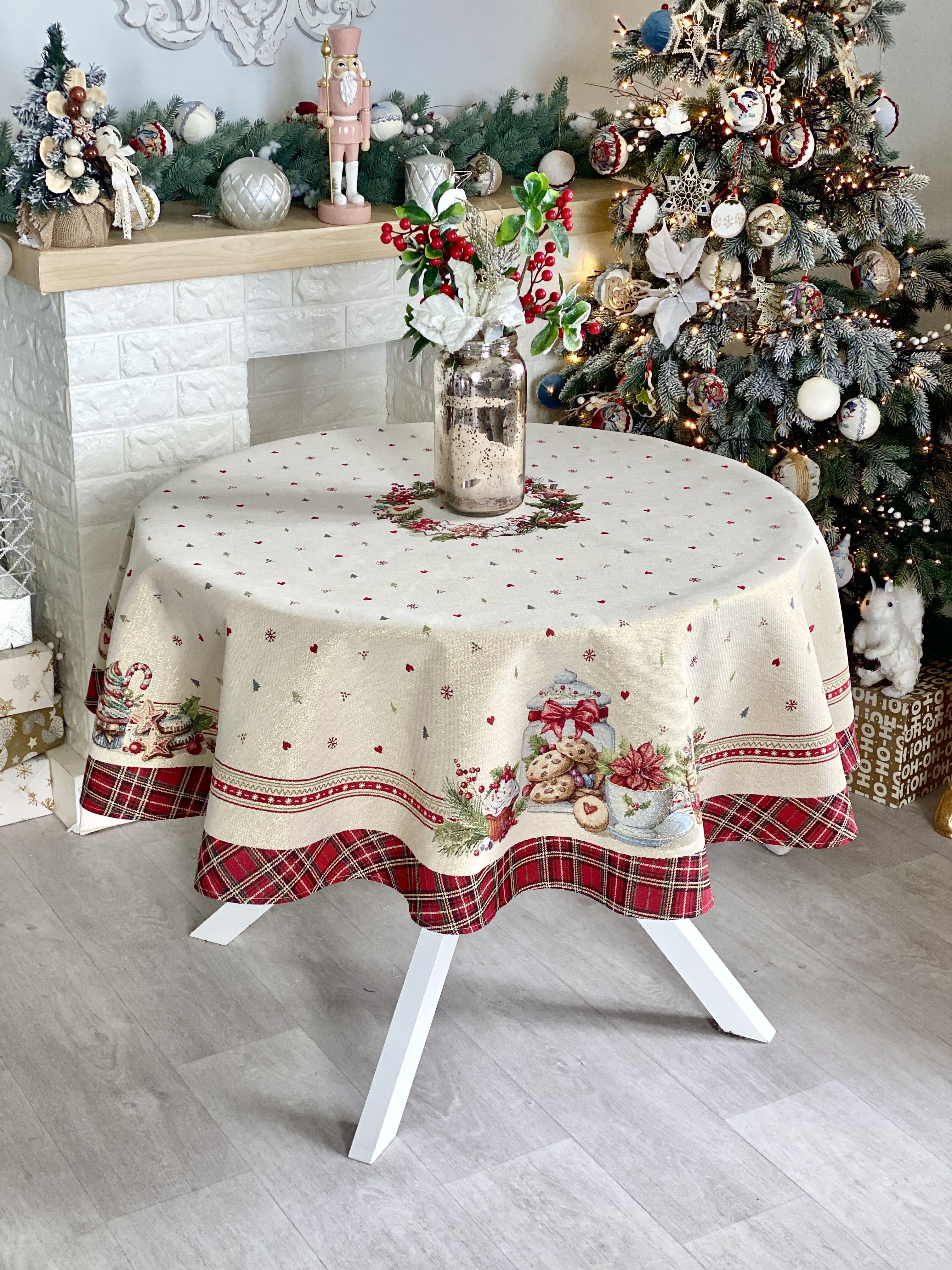 Christmas Round Tablecloth «Sweet Dreams» with Golden Lurex - Premium Gobelin - Textile4Family