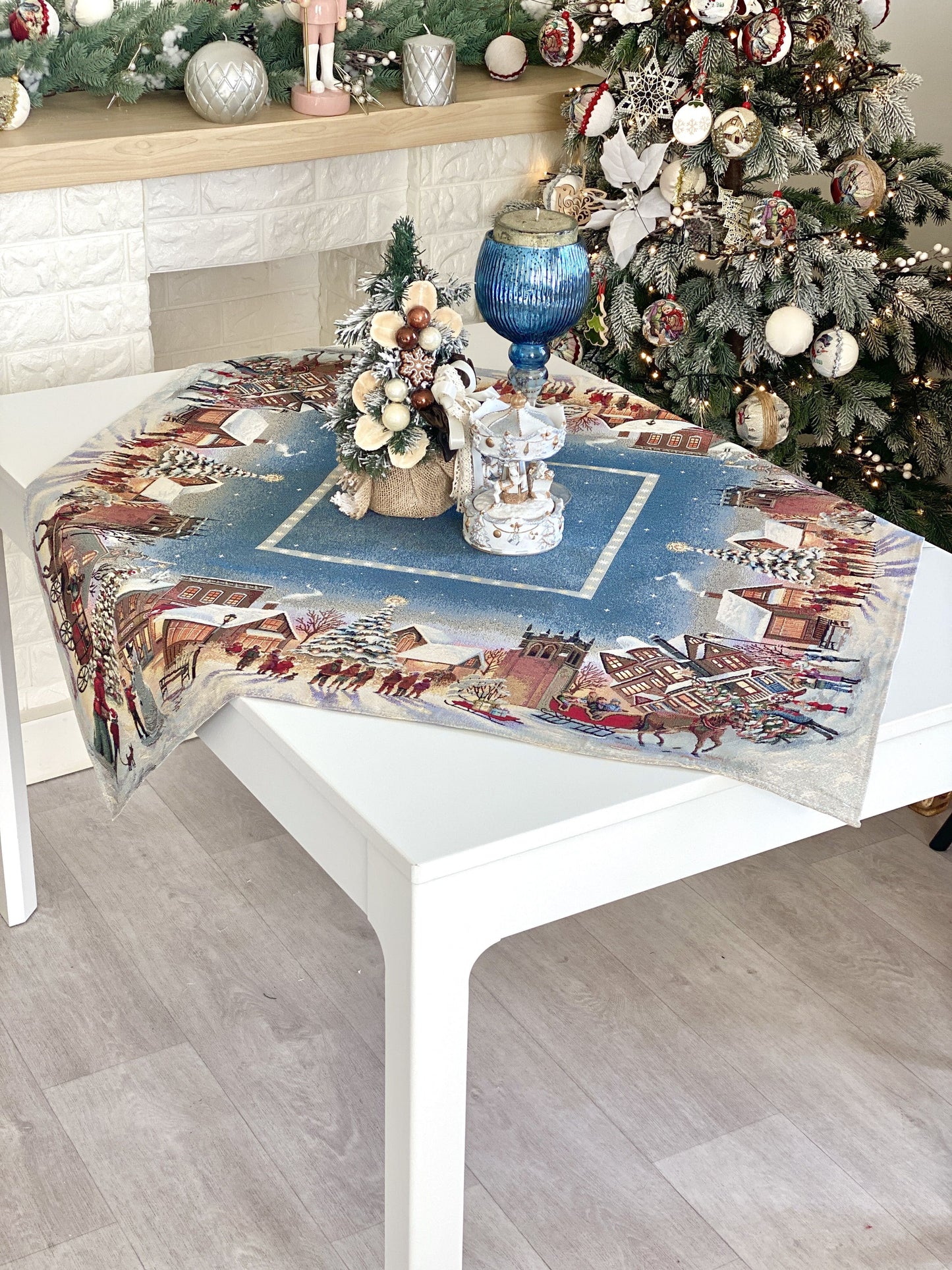 Christmas Tablecloth «Enchanted Carol Nights» with Golden Lurex - Luxury Tapestry