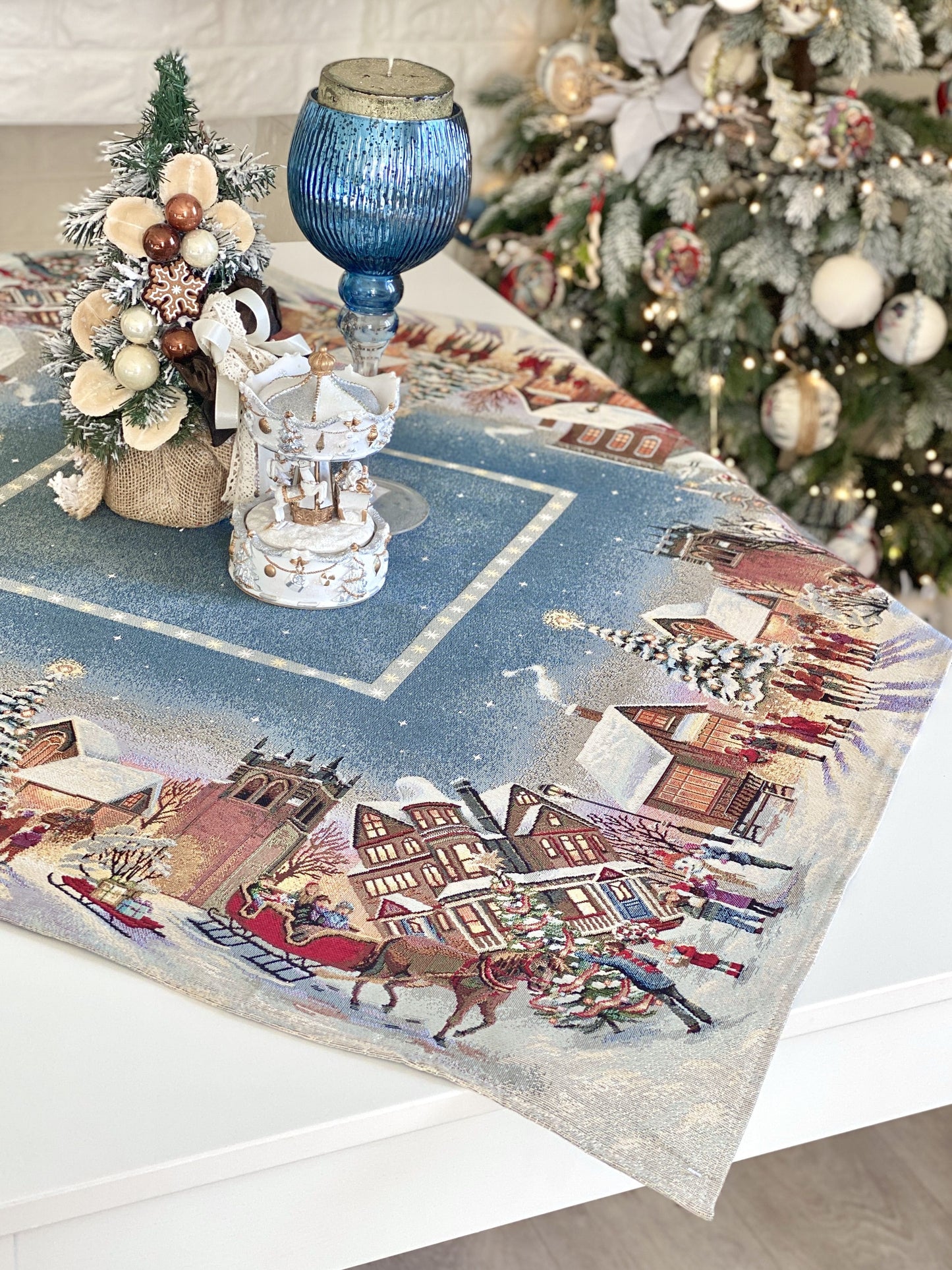 Christmas Tablecloth «Enchanted Carol Nights» with Golden Lurex - Luxury Tapestry