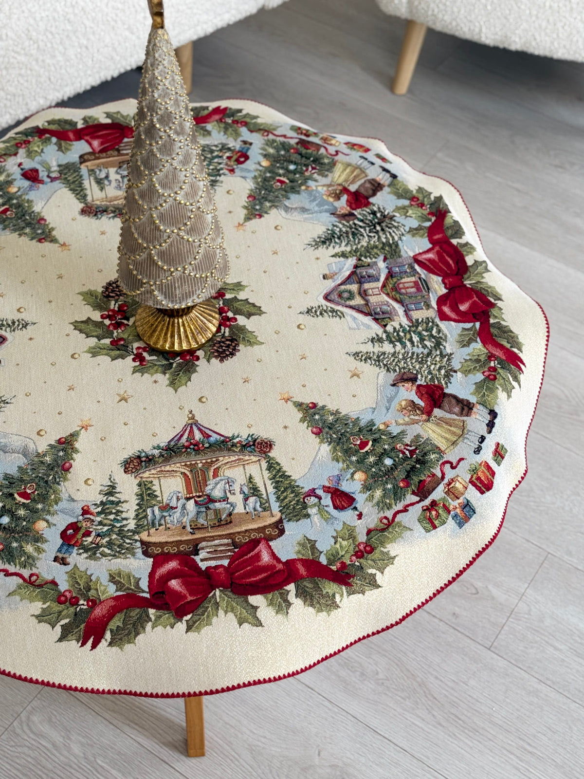 Christmas Round Tablecloth «Christmas Wonderland» with golden thread - High quality tapestry